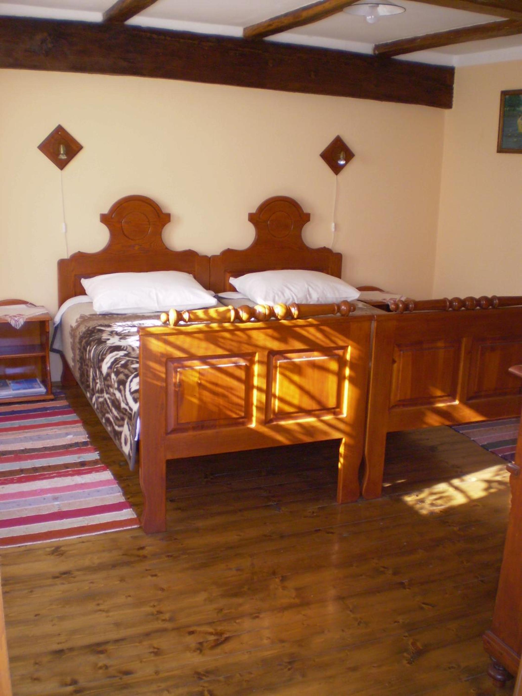 One-Bedroom Apartment - Photo 2