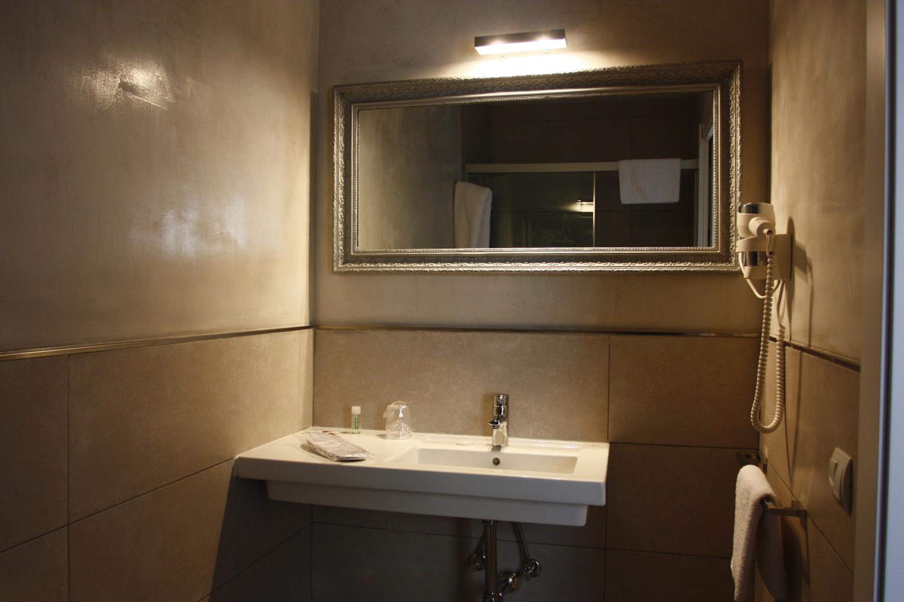 Single Room photo 2