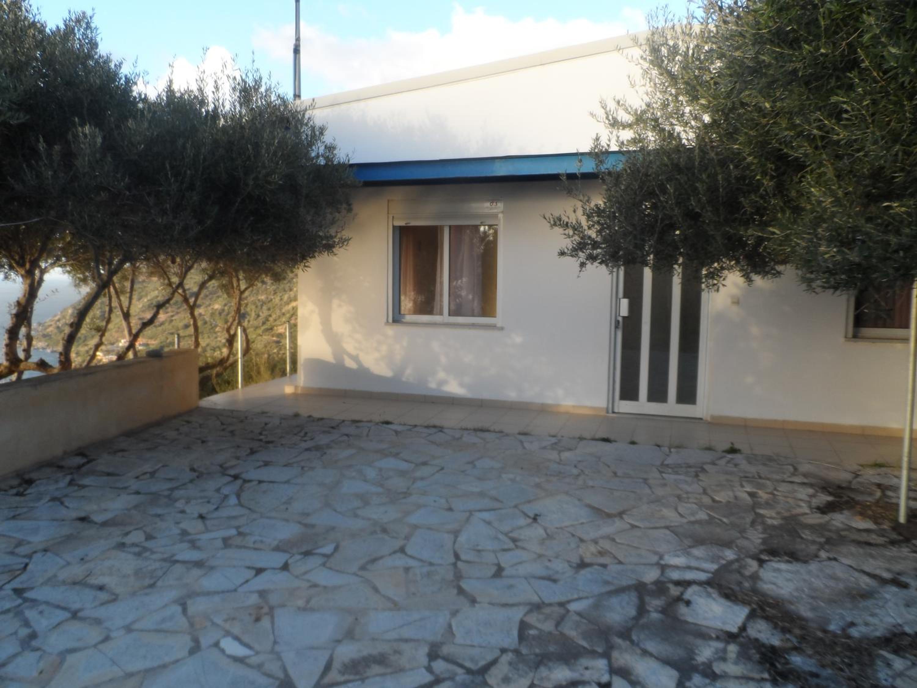 Three-Bedroom House photo 2