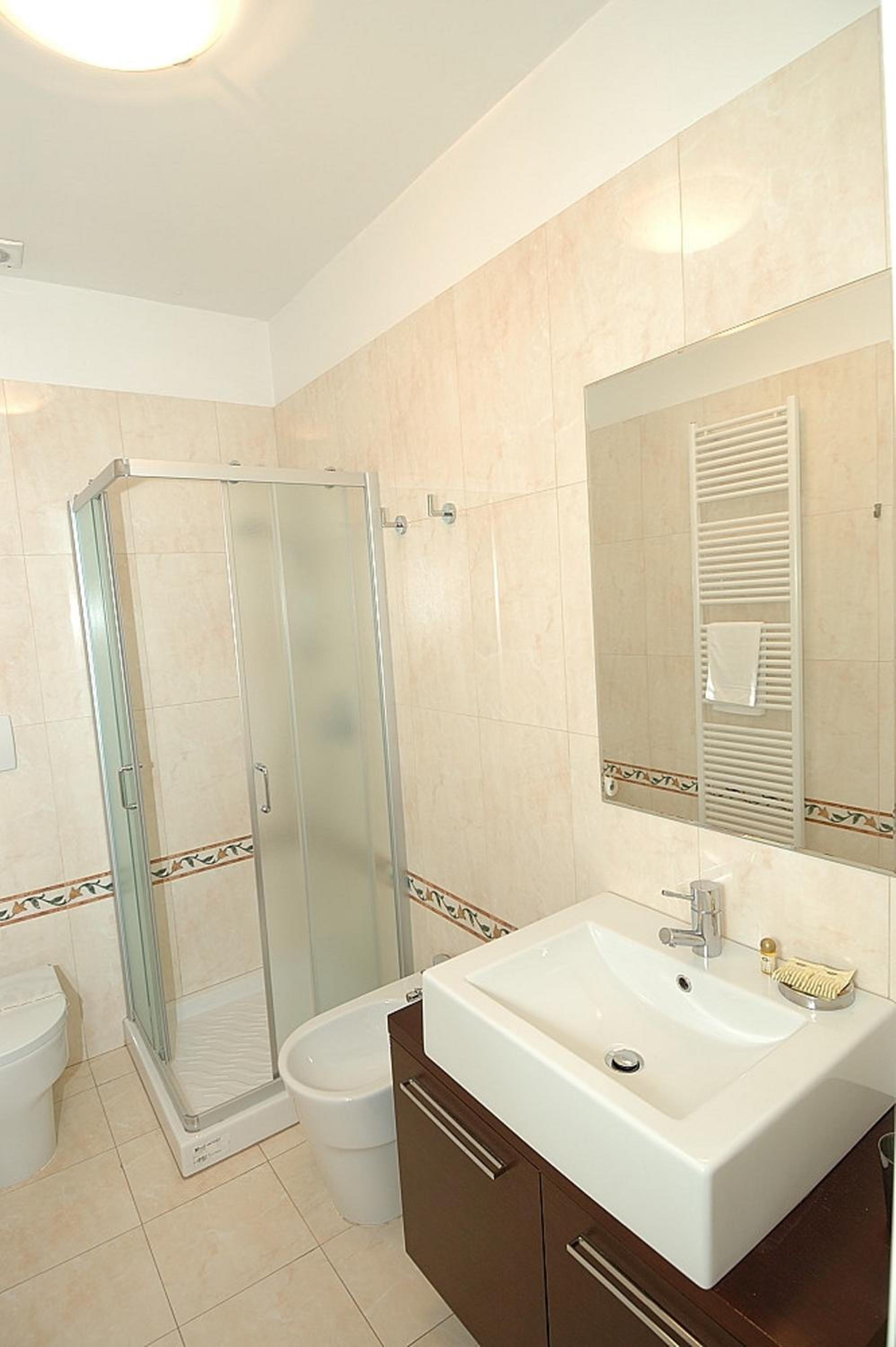 Two-Bedroom Suite with Canal View photo 2