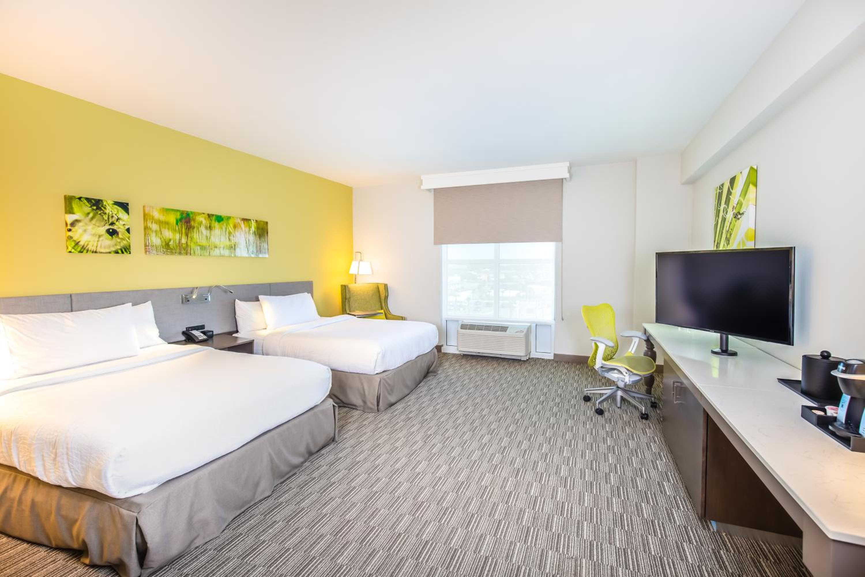 Queen Room with Limited View - Mobility Access