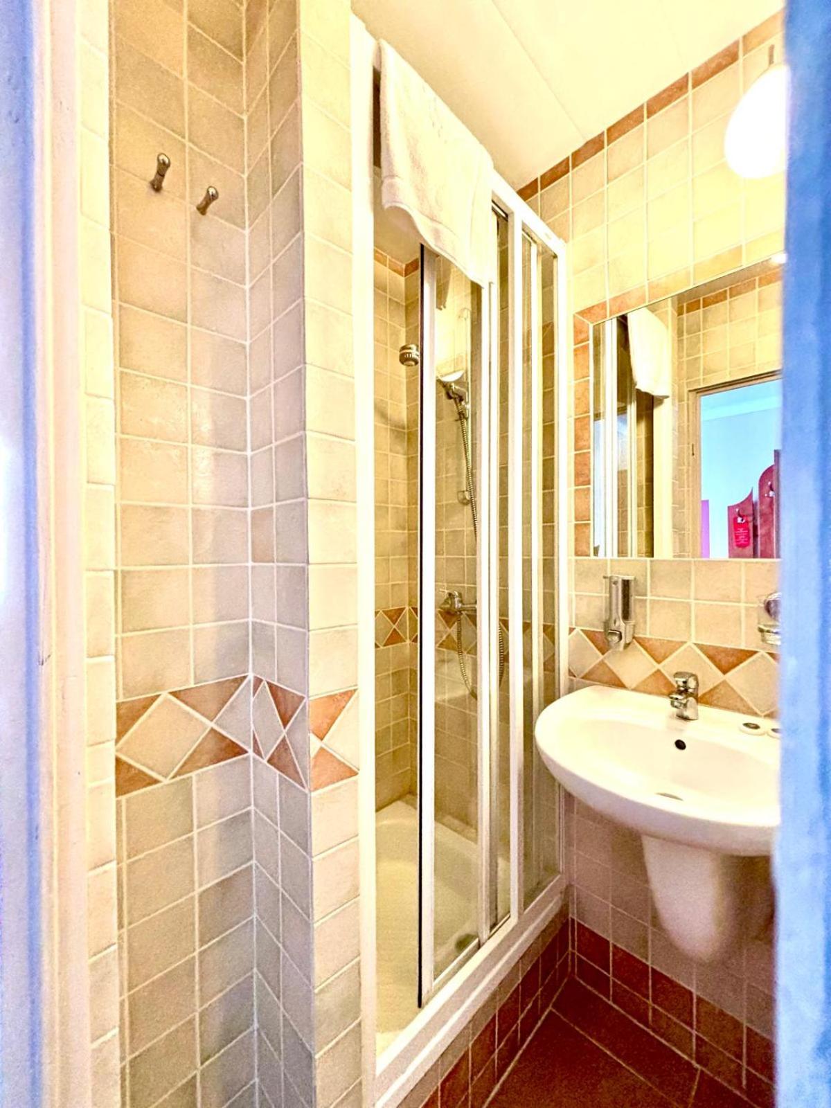 Standard Twin Room photo 3