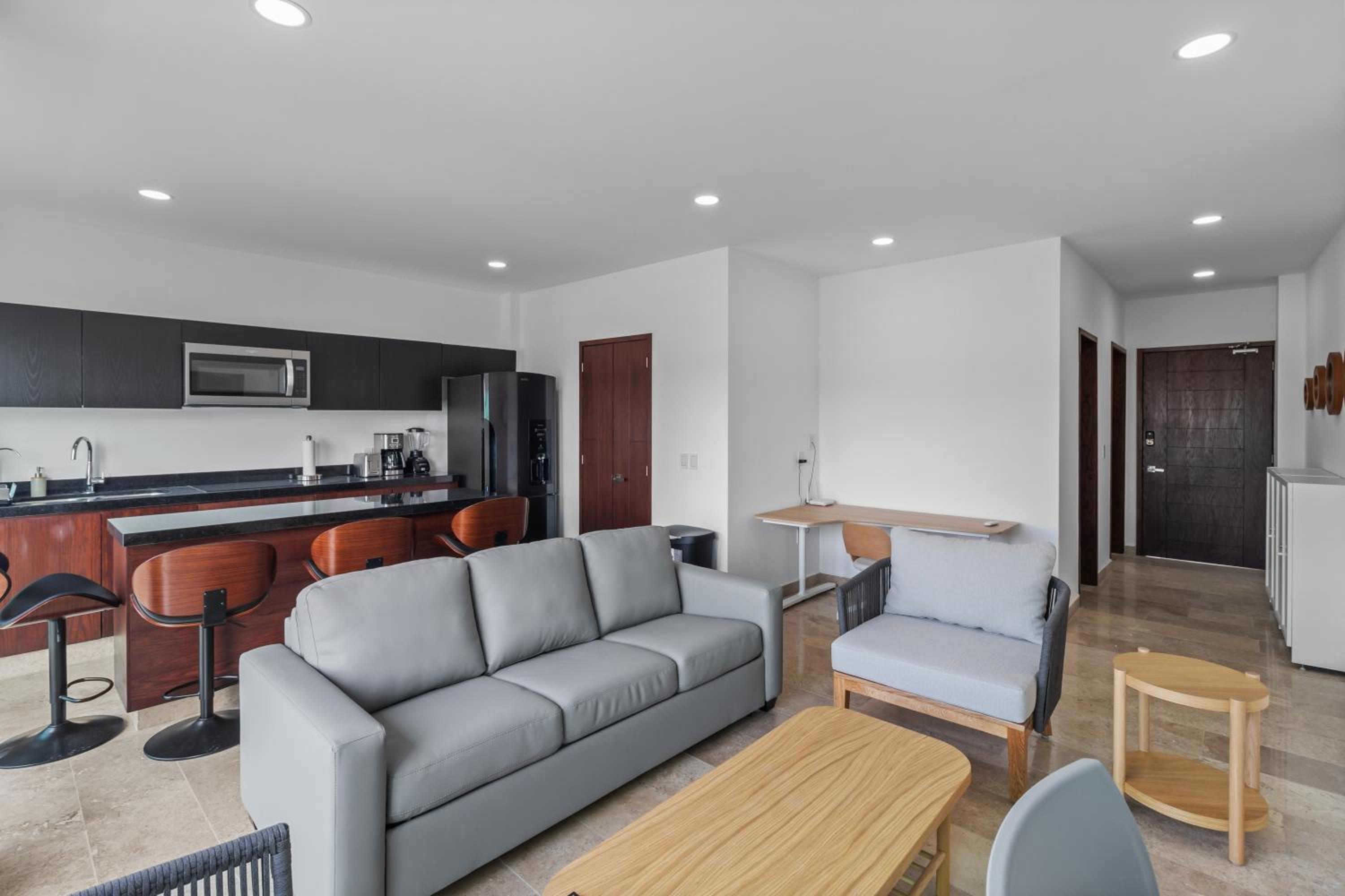 One-Bedroom Apartment with Bay View photo 1
