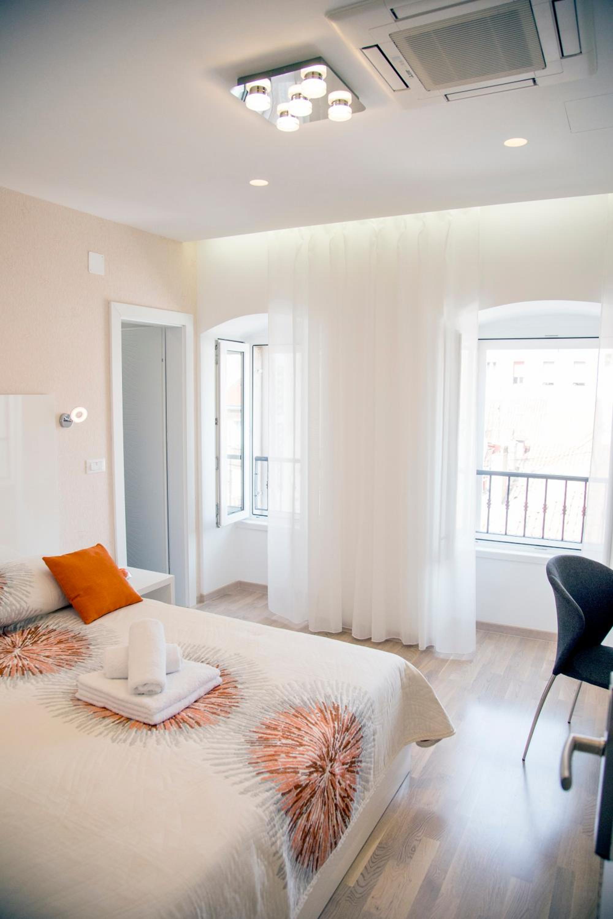 Deluxe Double Room with City View S1
