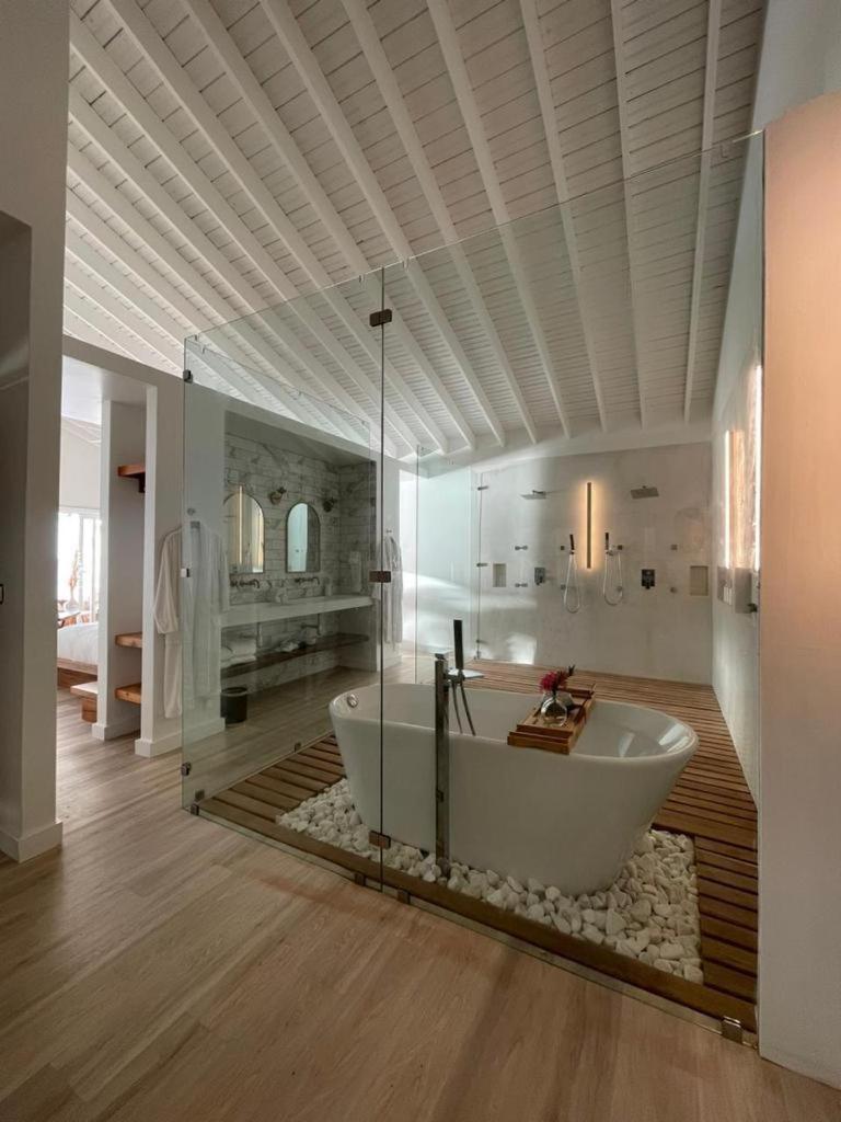 Honeymoon Suite