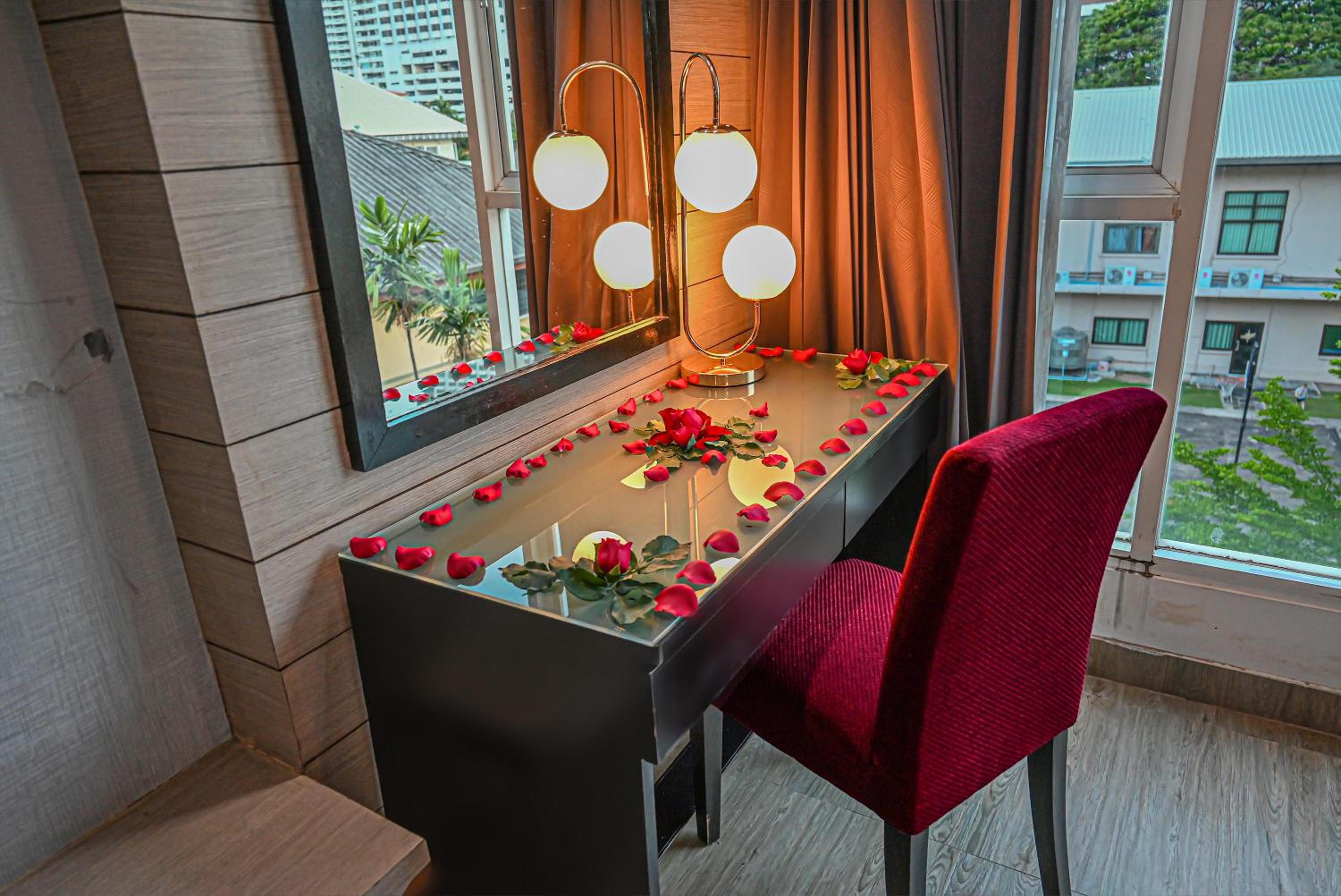 Boss Suites Nana Hotel — photo 95