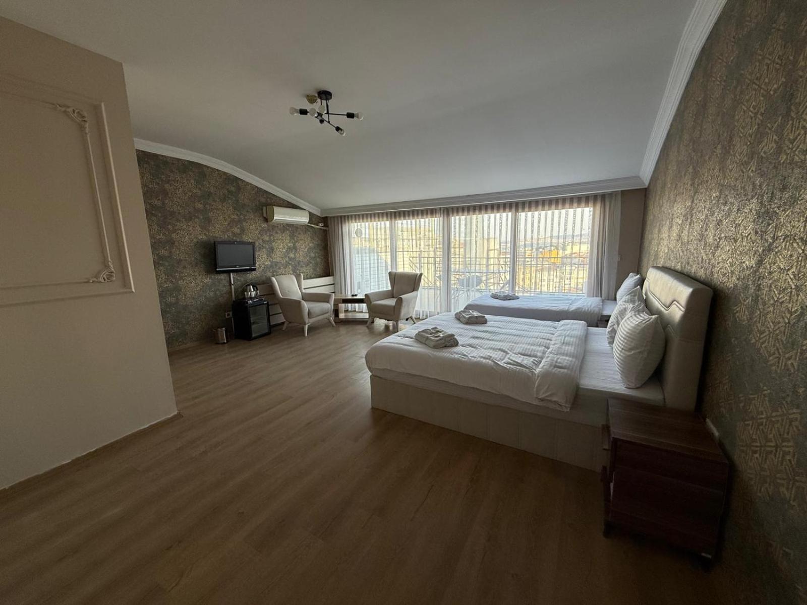 Deluxe Suite with Sea View photo 2