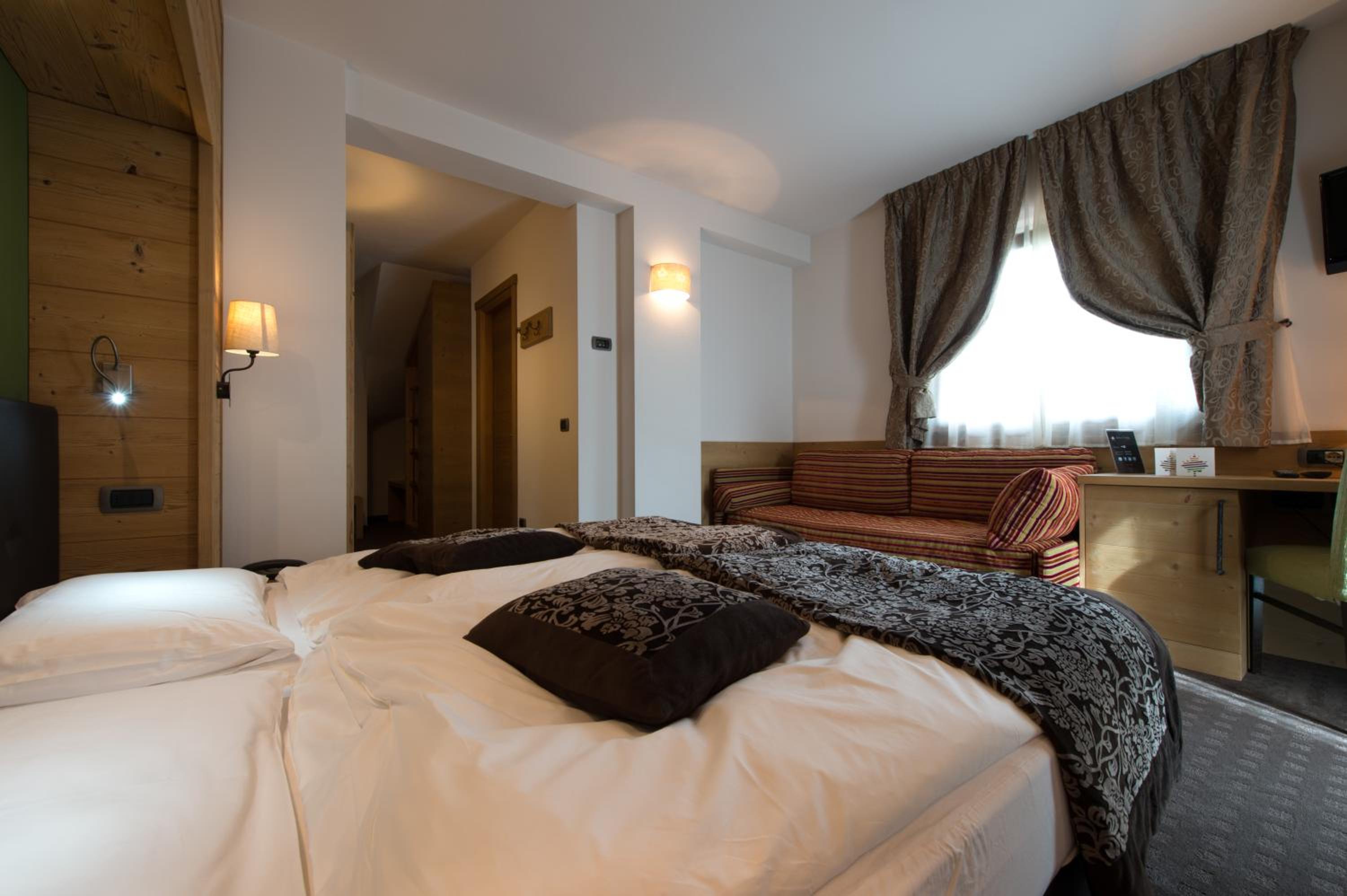 Superior Double Room with Balcony - Photo 3