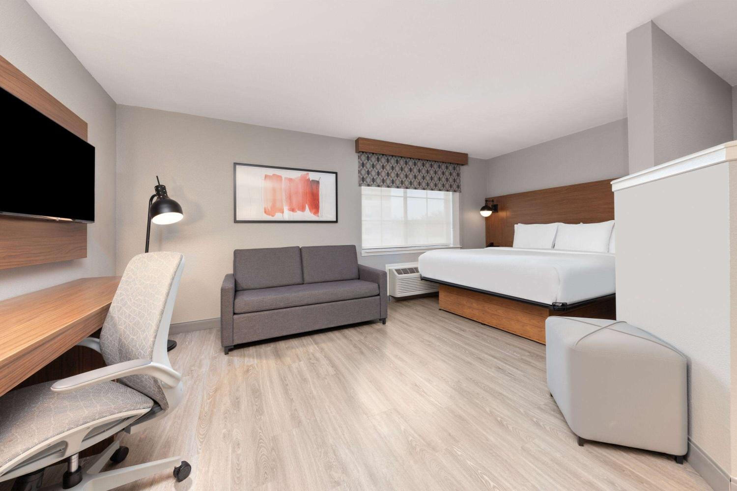 King Suite - Non-Smoking - Photo 1
