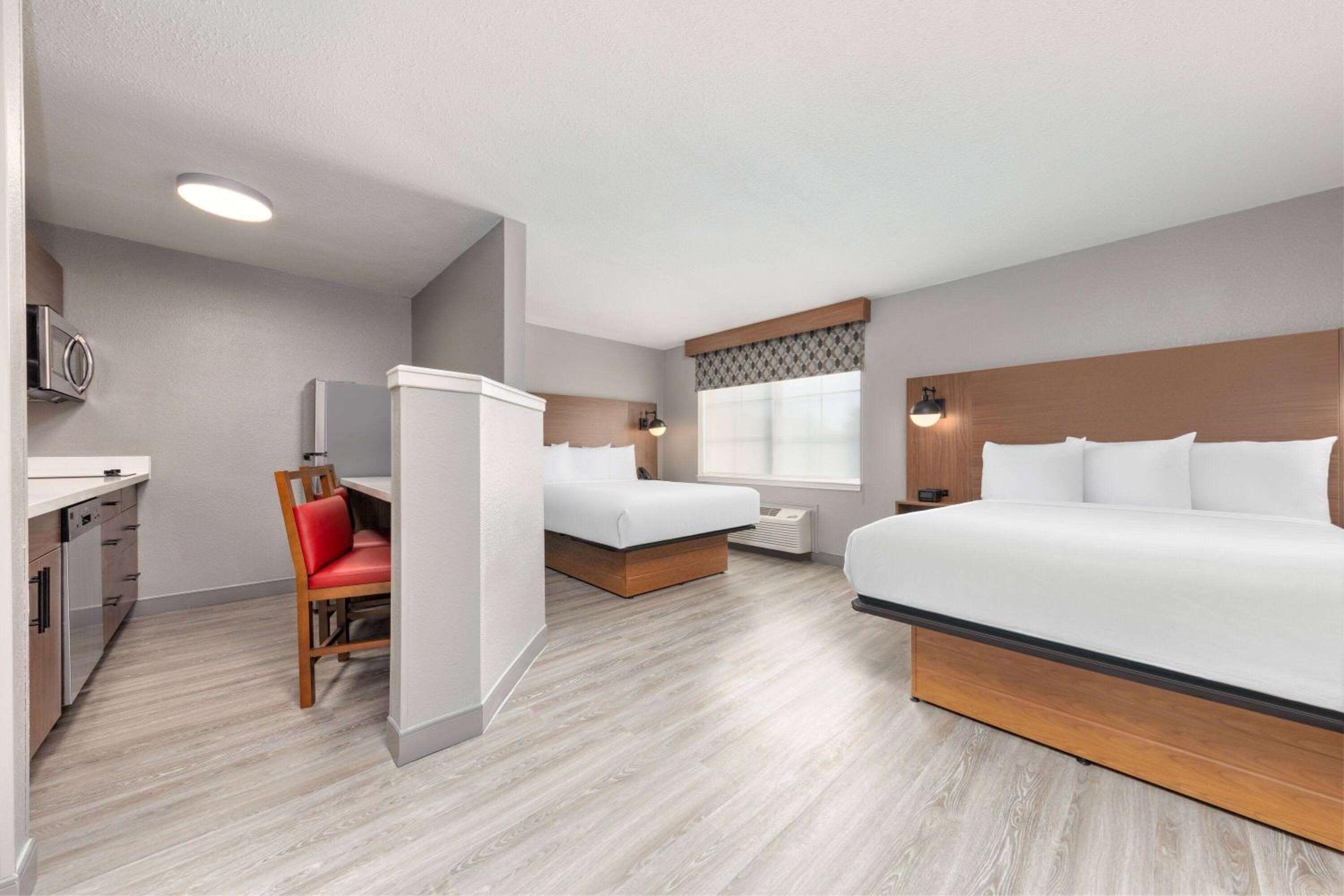 Suite with Two Queen Beds and Full Kitchen - Non-Smoking - Photo 7