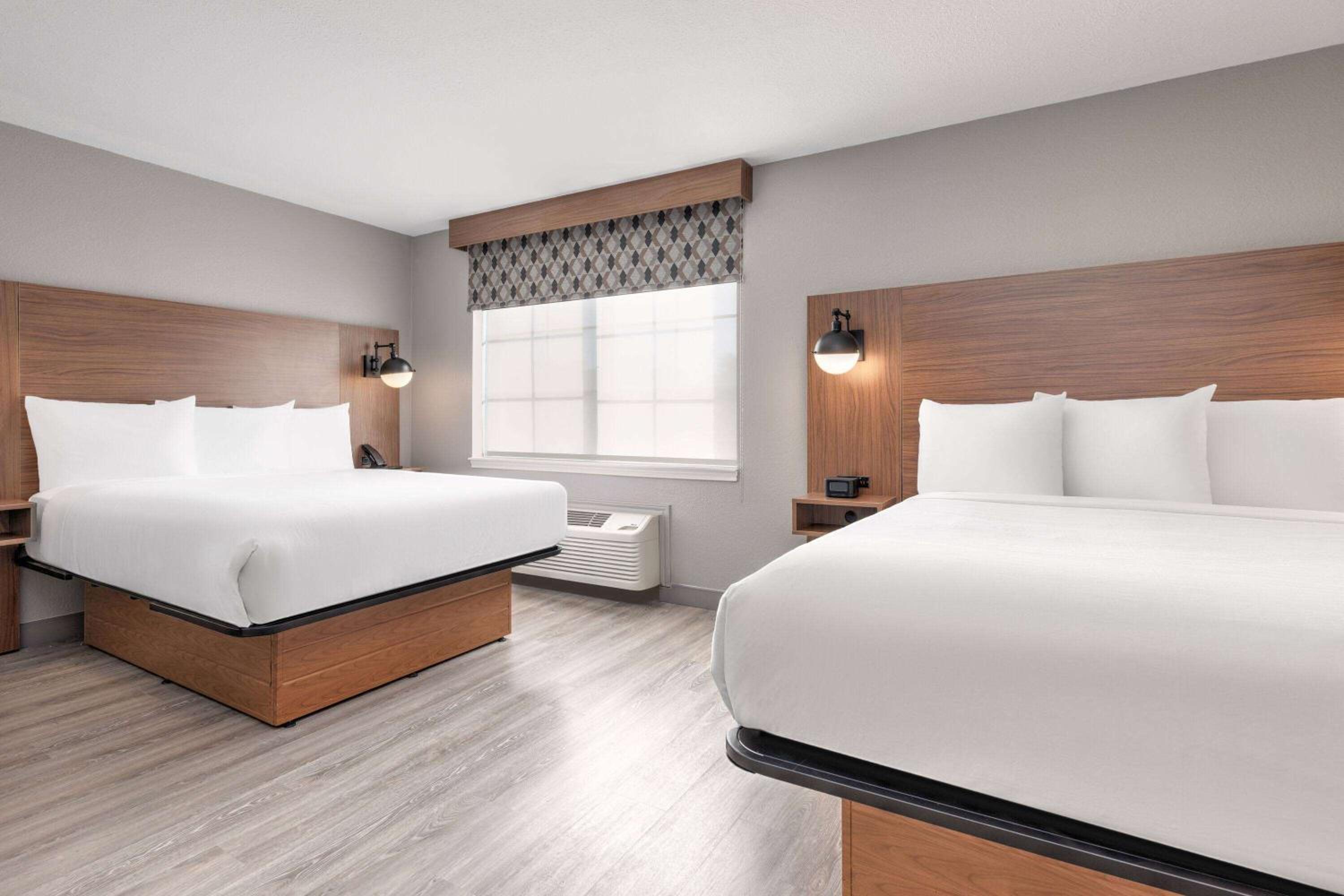 Suite with Two Queen Beds and Full Kitchen - Non-Smoking - Photo 4