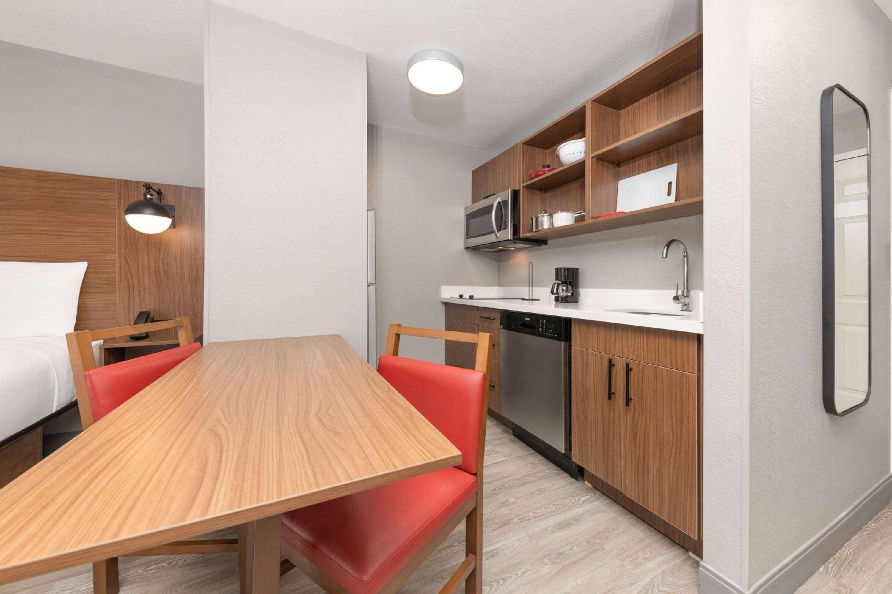 Suite with One Queen Bed and Full Kitchen - Non-Smoking - Photo 5