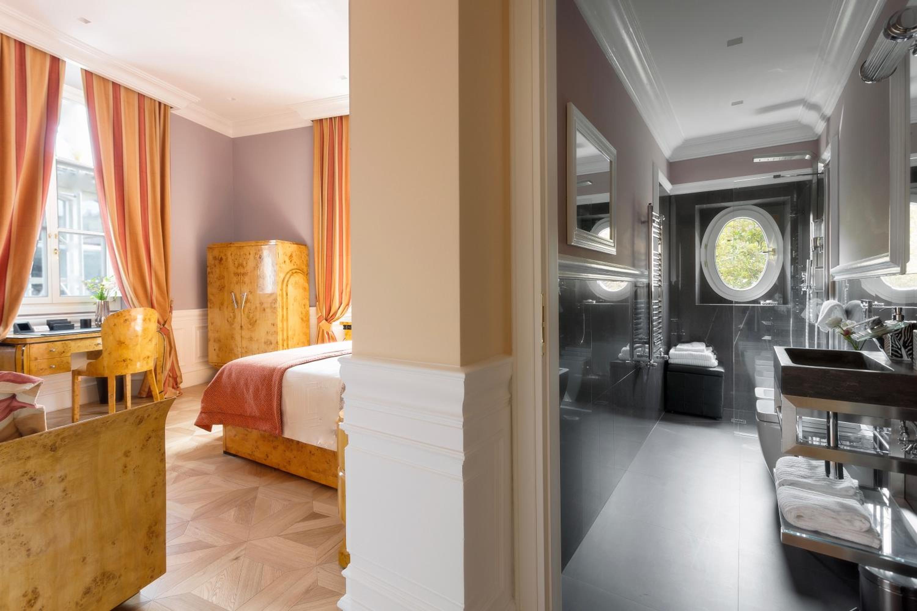 Deluxe King Room photo 3
