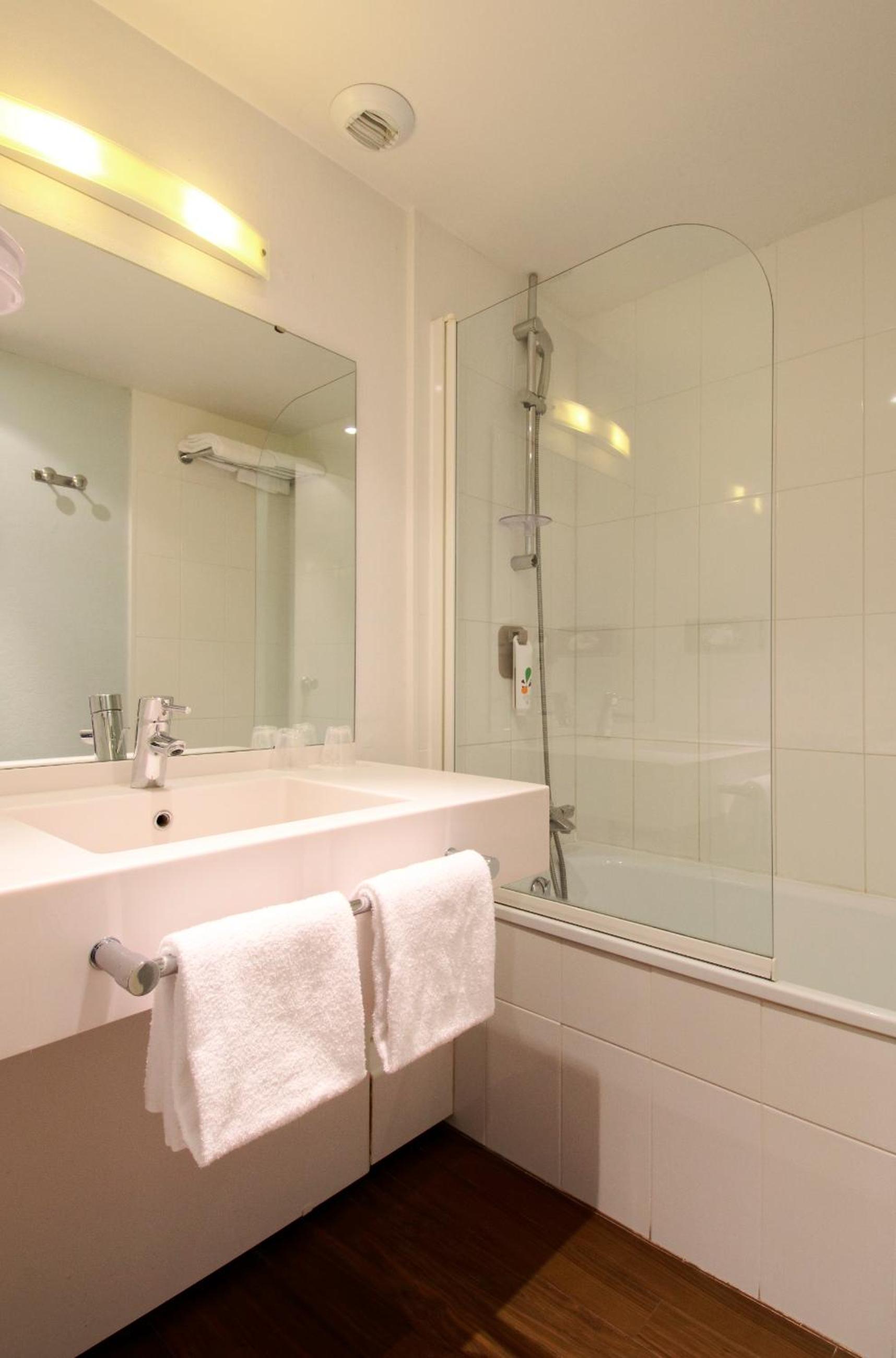 Standard Double Room with Sofa Bed - Photo 6