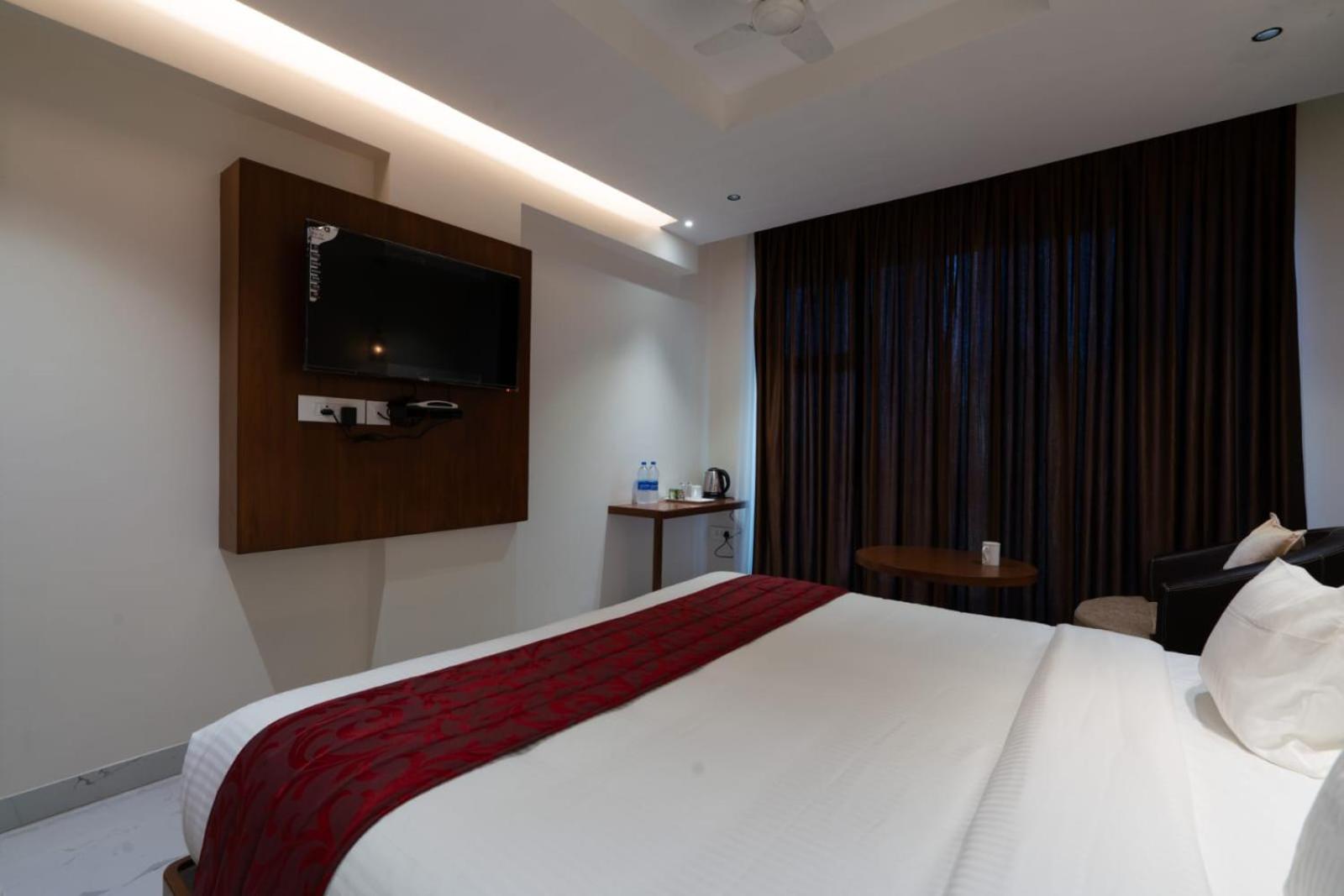 Deluxe Room (2 Adults + 1 Child)