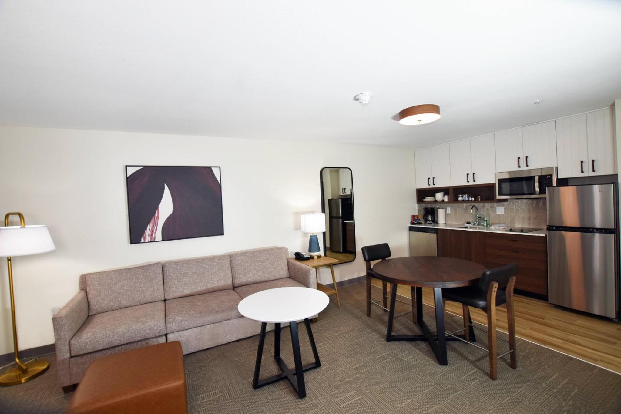 One-Bedroom Queen Suite - Photo 1