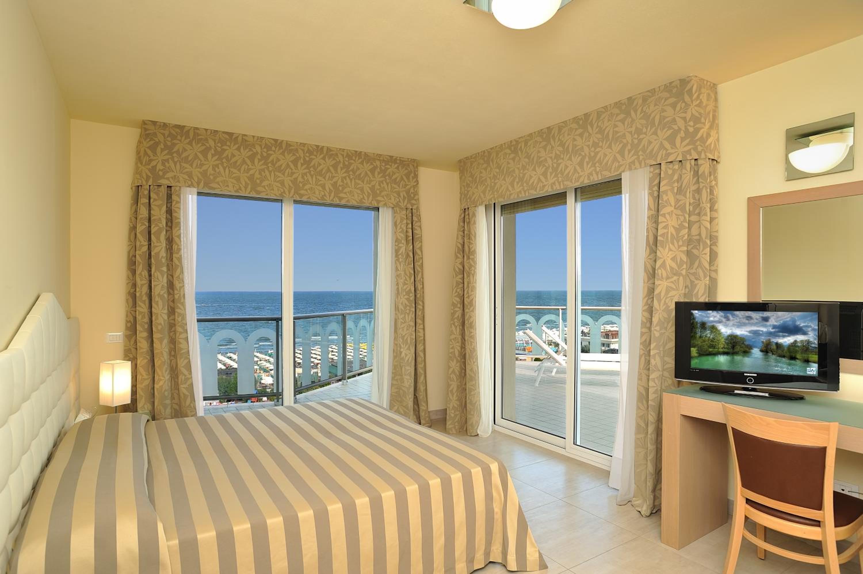 Comfort Double Room with Beach Package photo 1