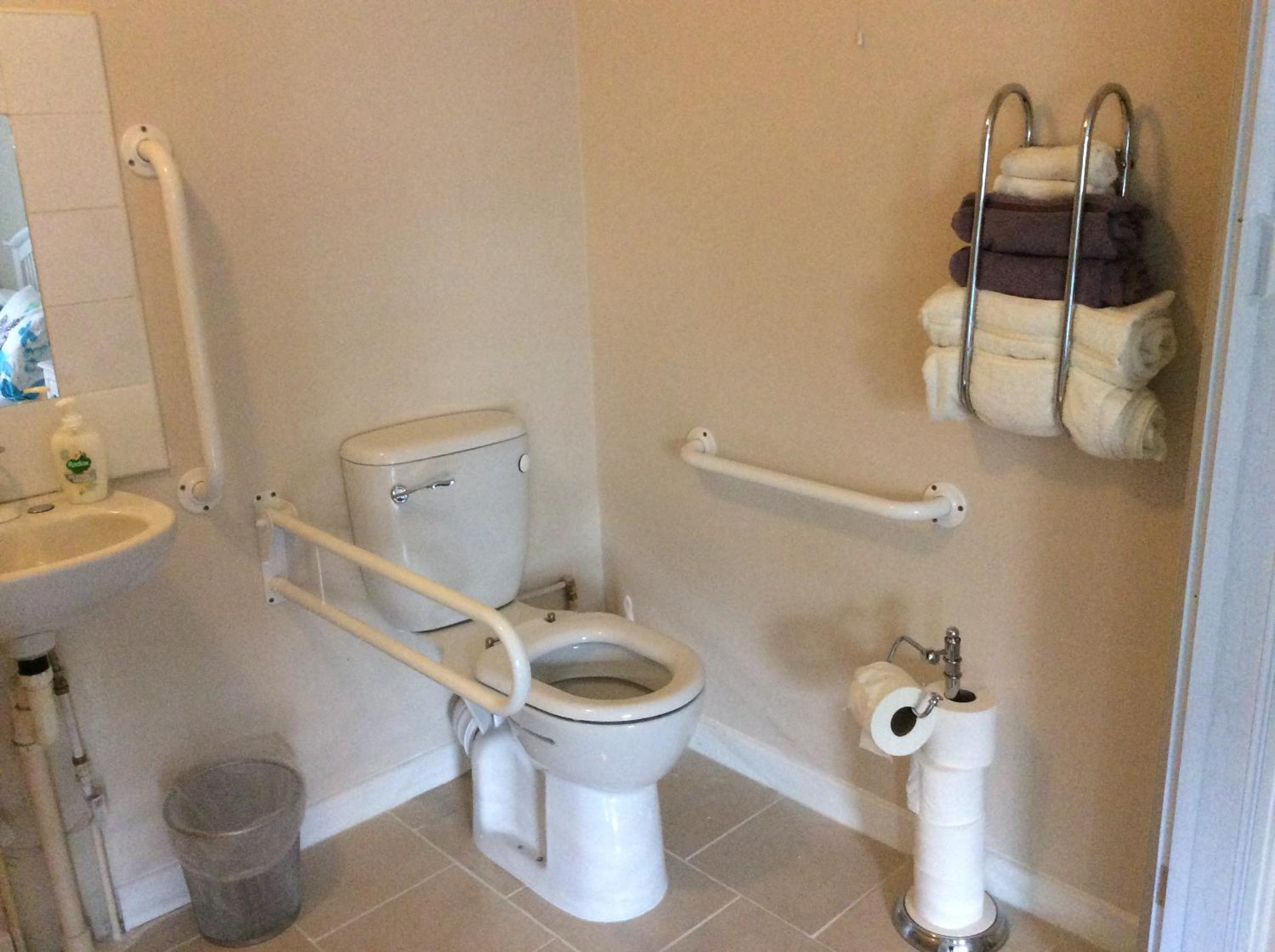 Double Room - Disability Access photo 3