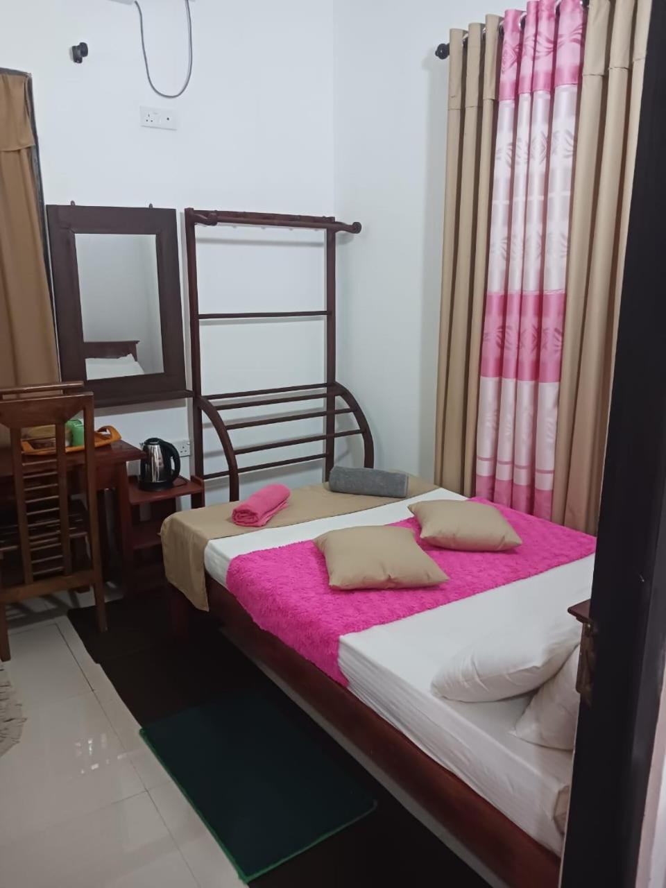 Budget Double Room photo 1