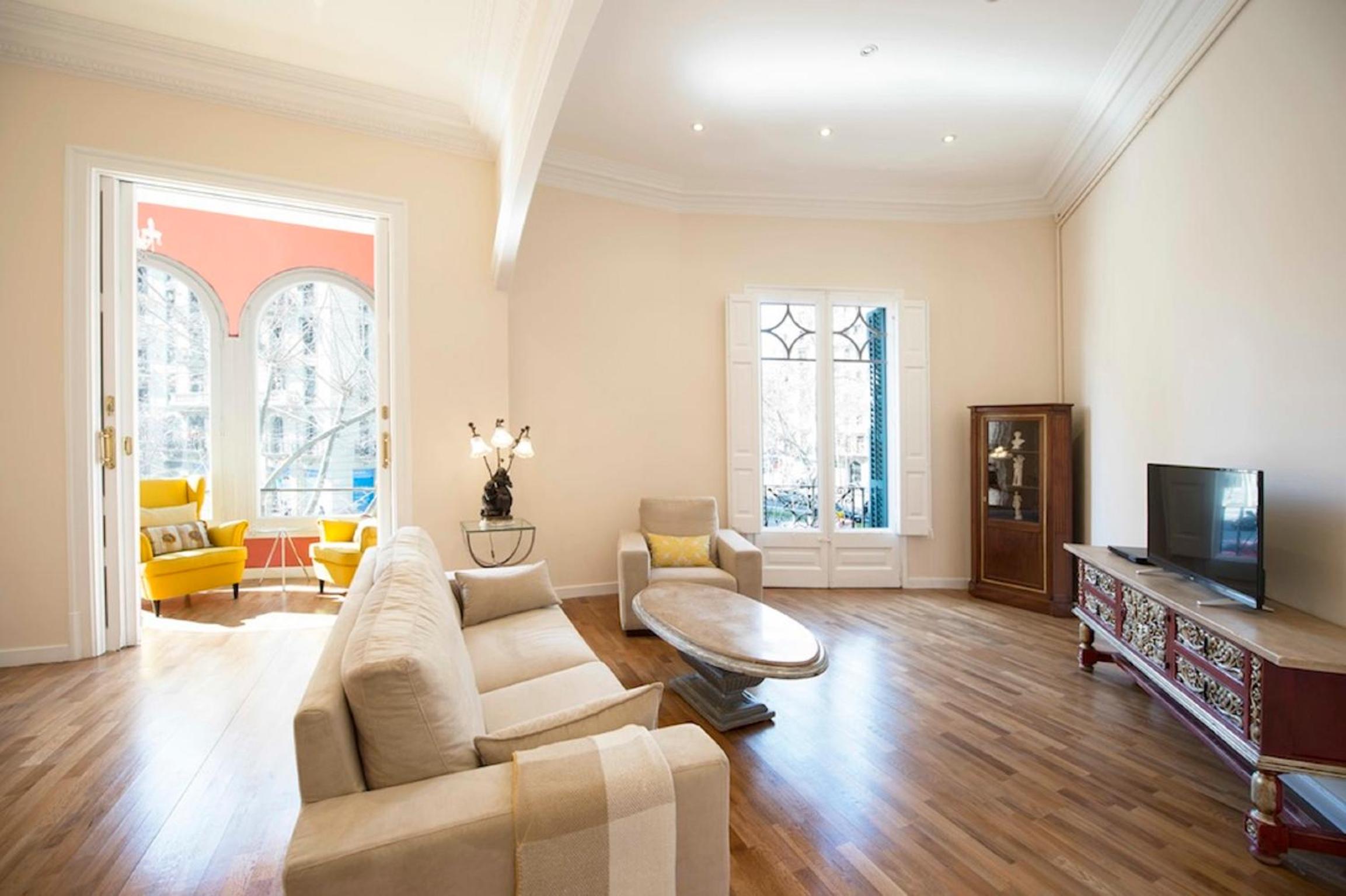 Apartamento Superior de Tres Dormitorios - Carrer València.