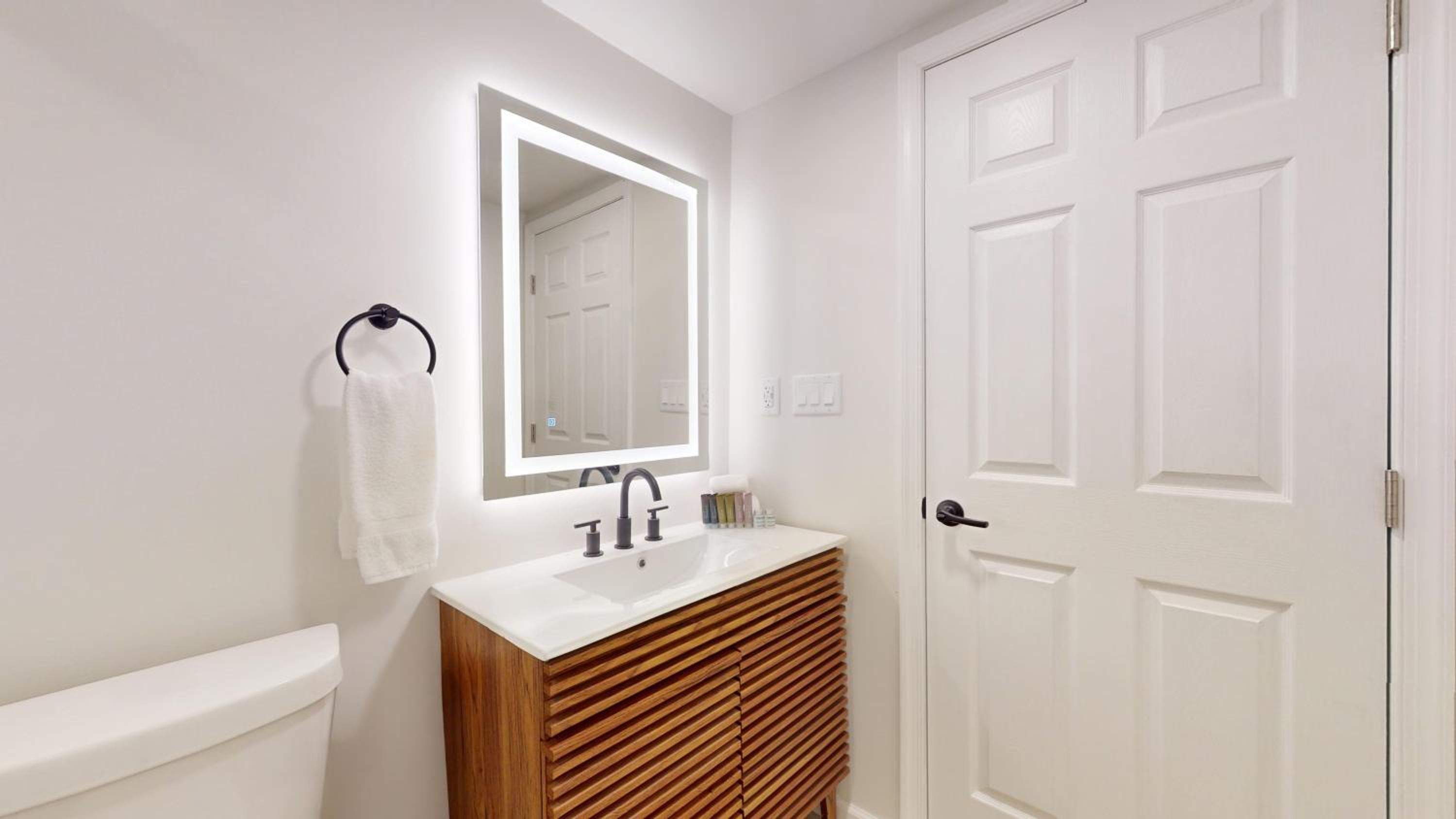 Queen Suite - Photo 6