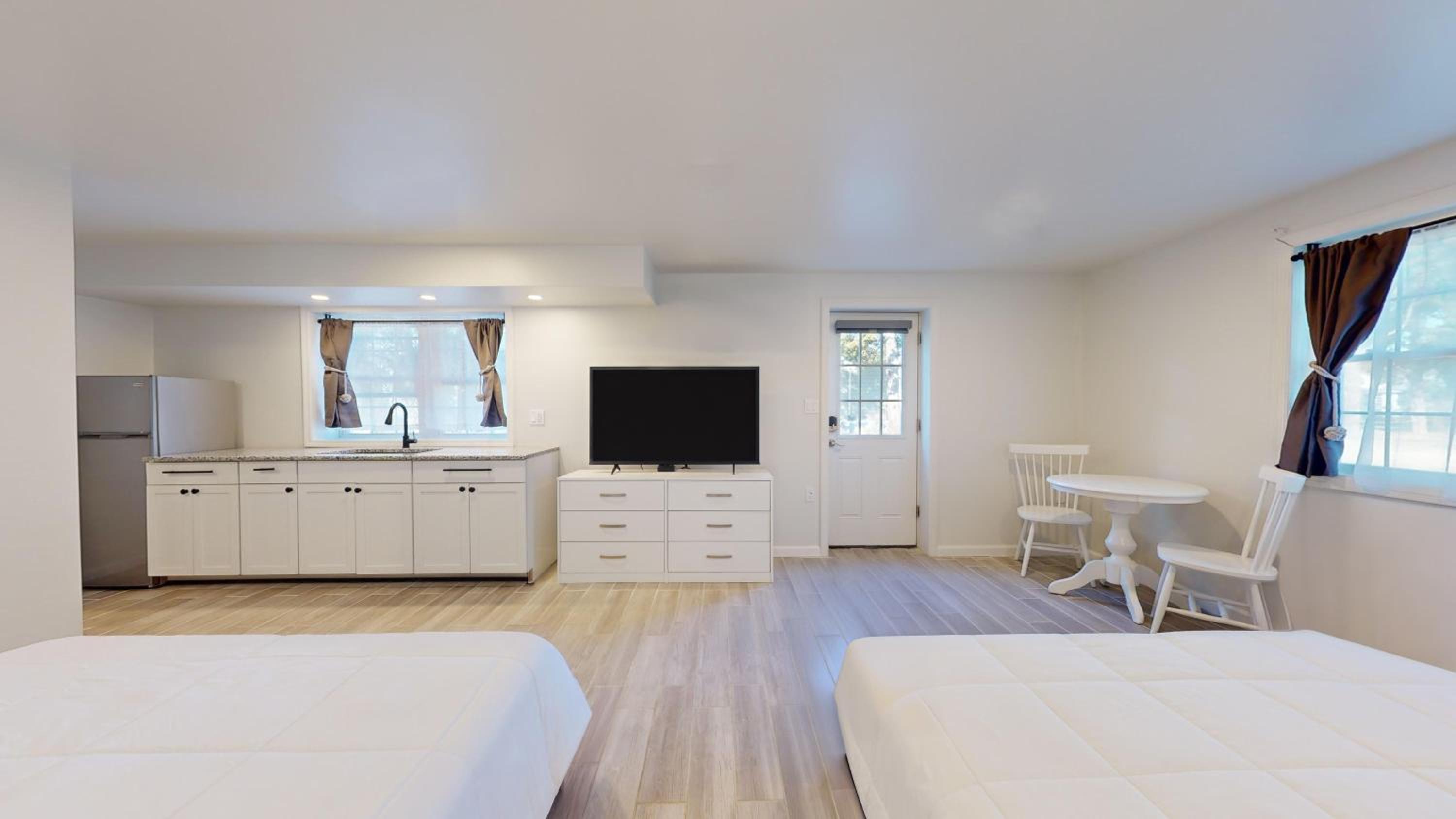 Queen Suite - Photo 5
