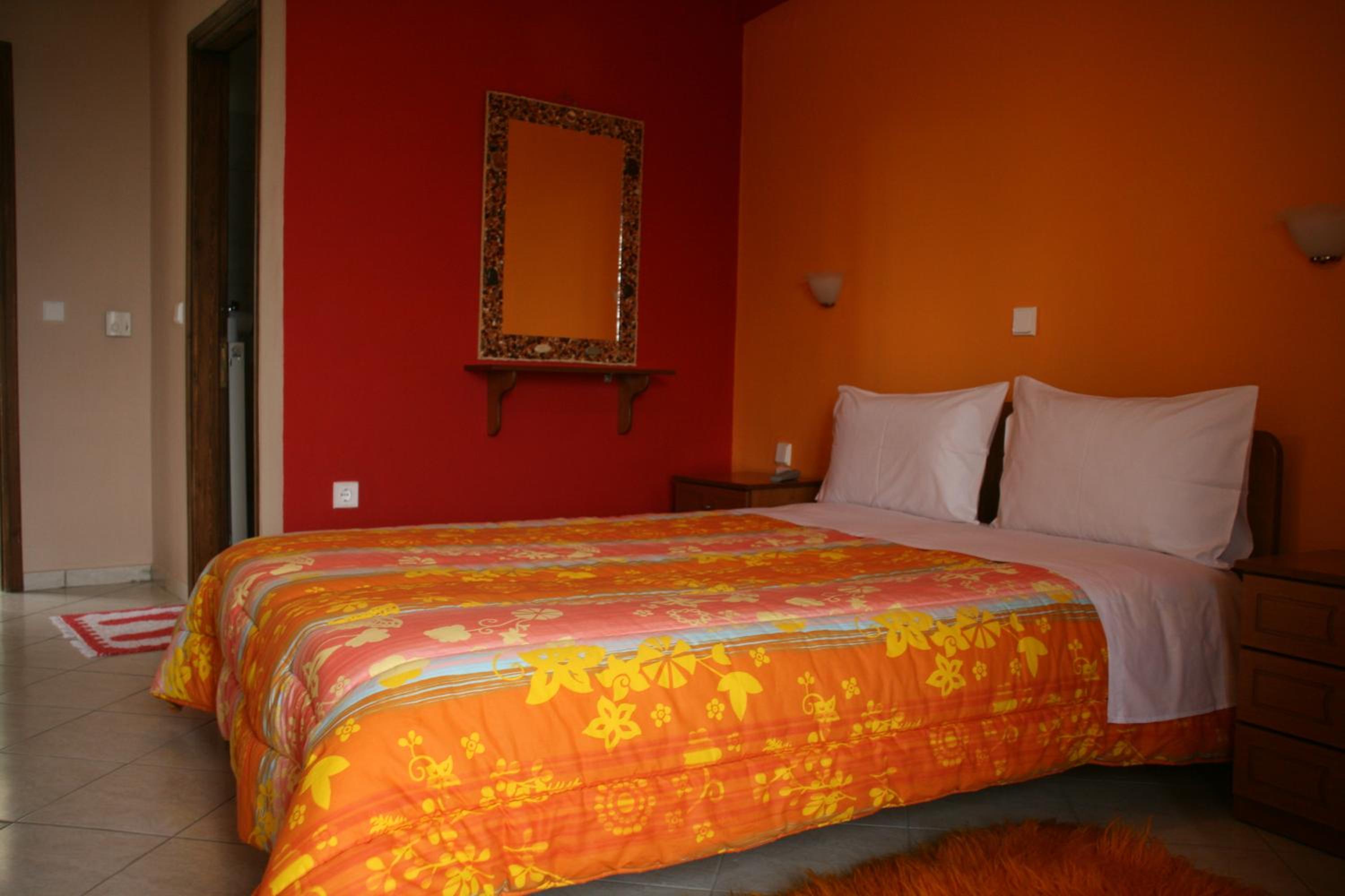 Double Room with Lake View - Photo 5
