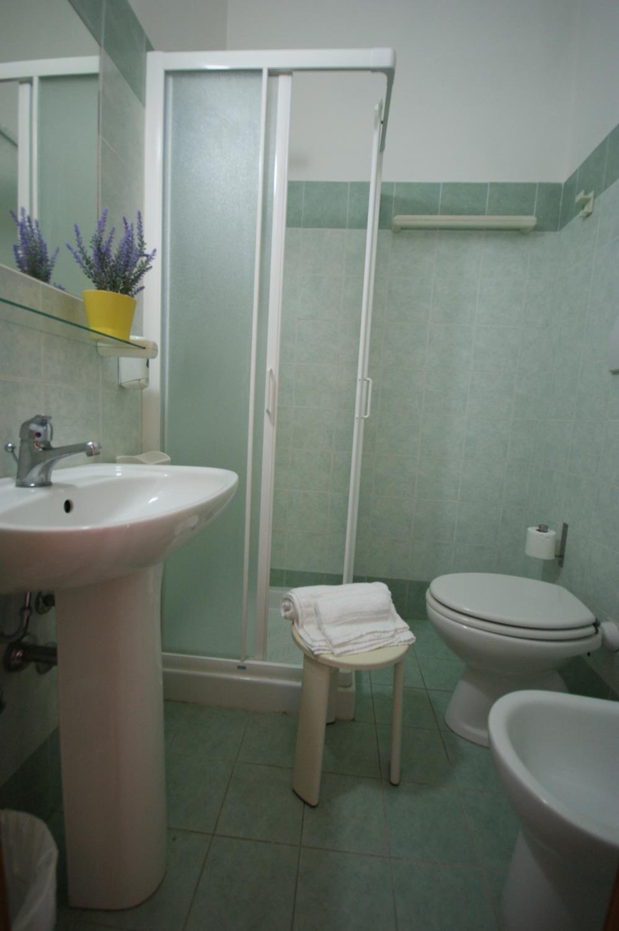 Double or Twin Room with Bathroom - Photo 27