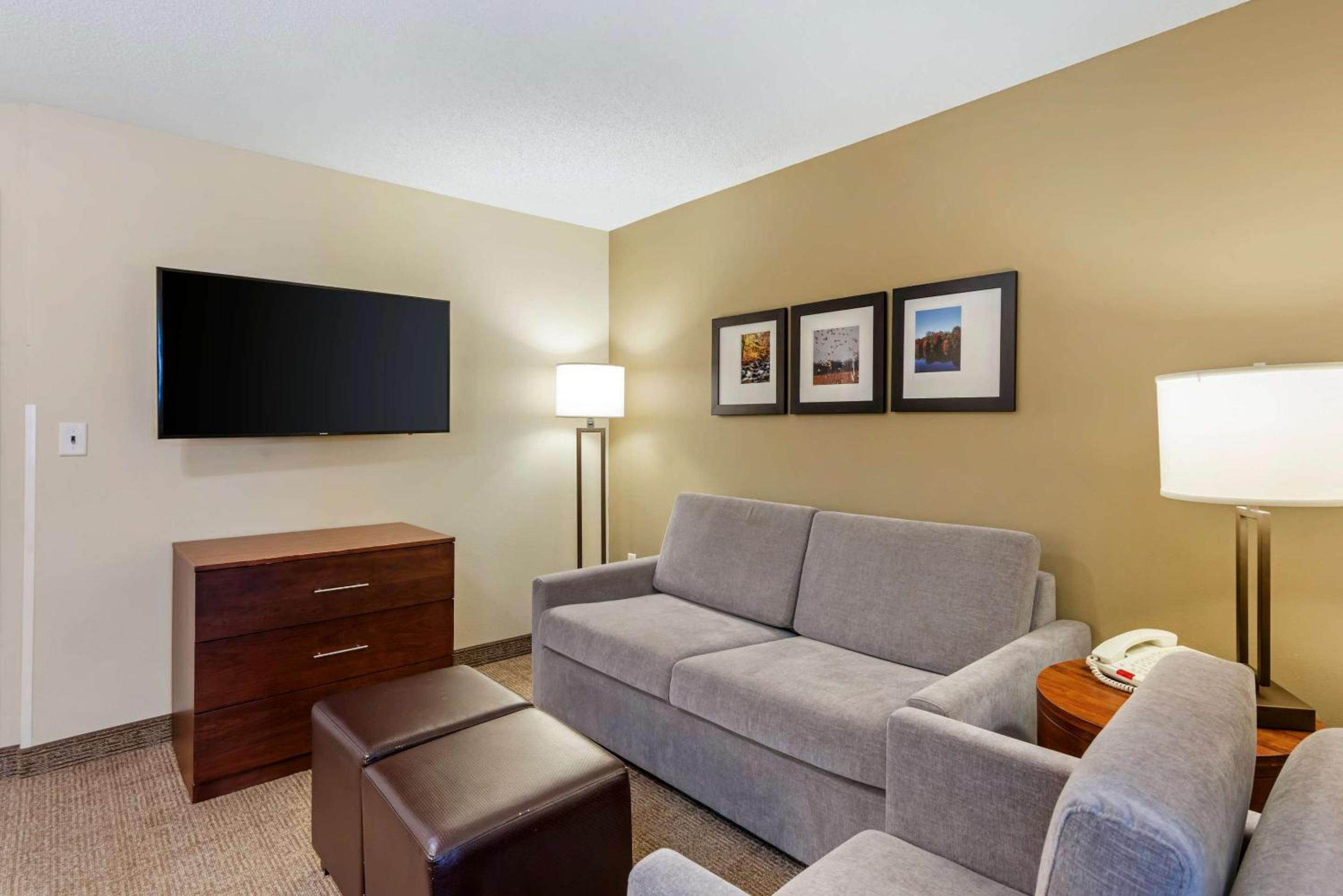 Suite with Two Queen Beds - Accessible/Non-Smoking photo 3