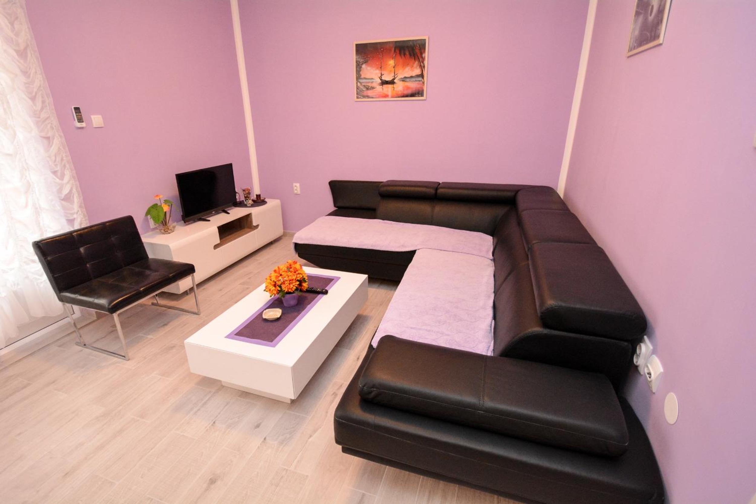 One-Bedroom Apartment with Balcony photo 3