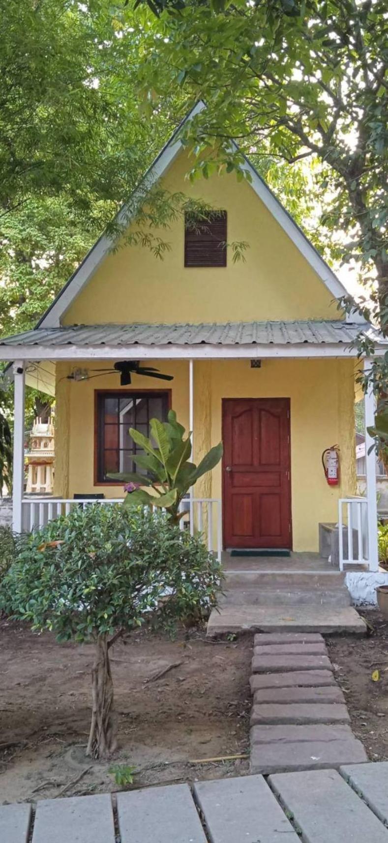 Bungalow with Garden View photo 2
