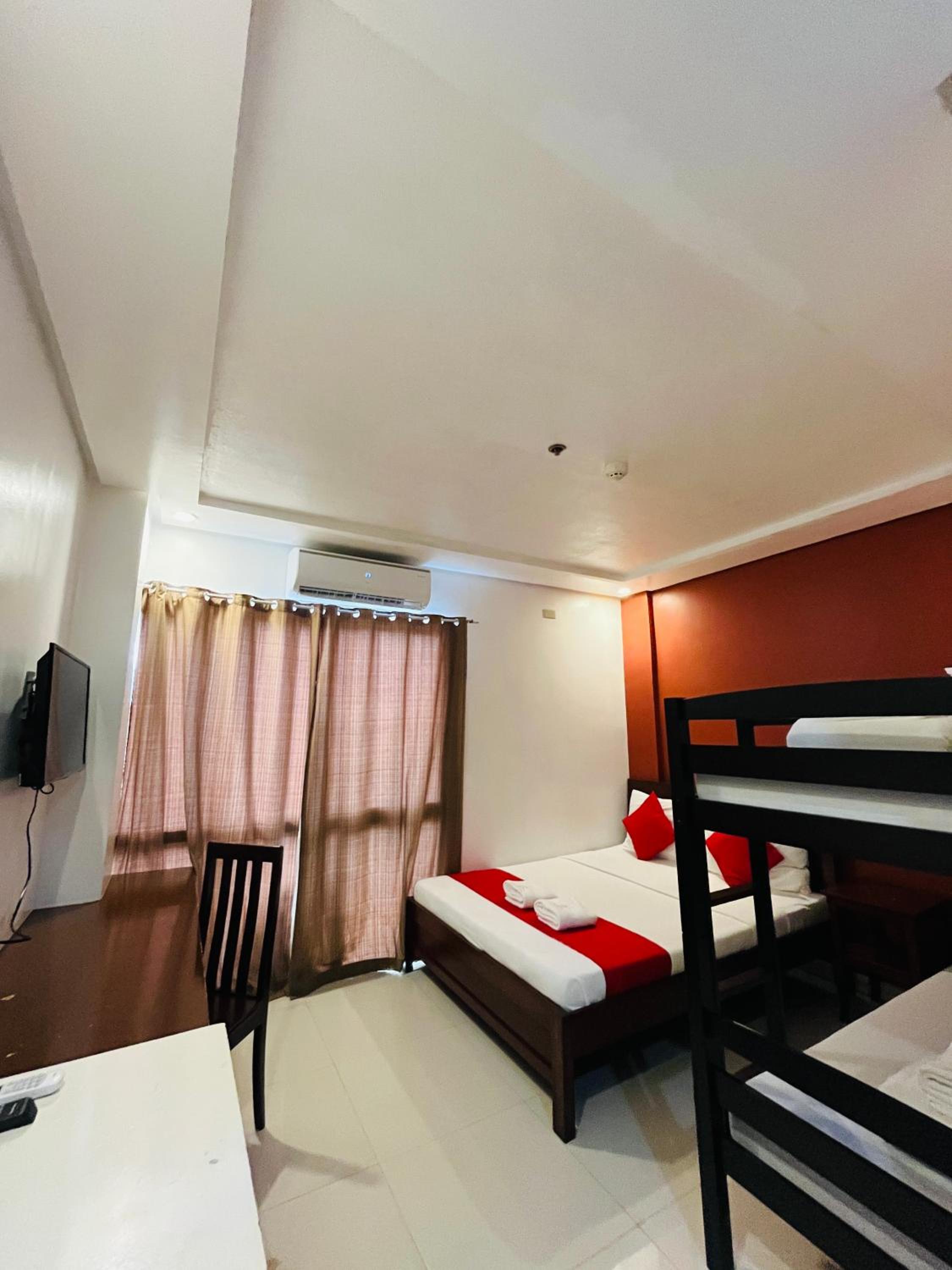 Superior Quadruple Room photo 2
