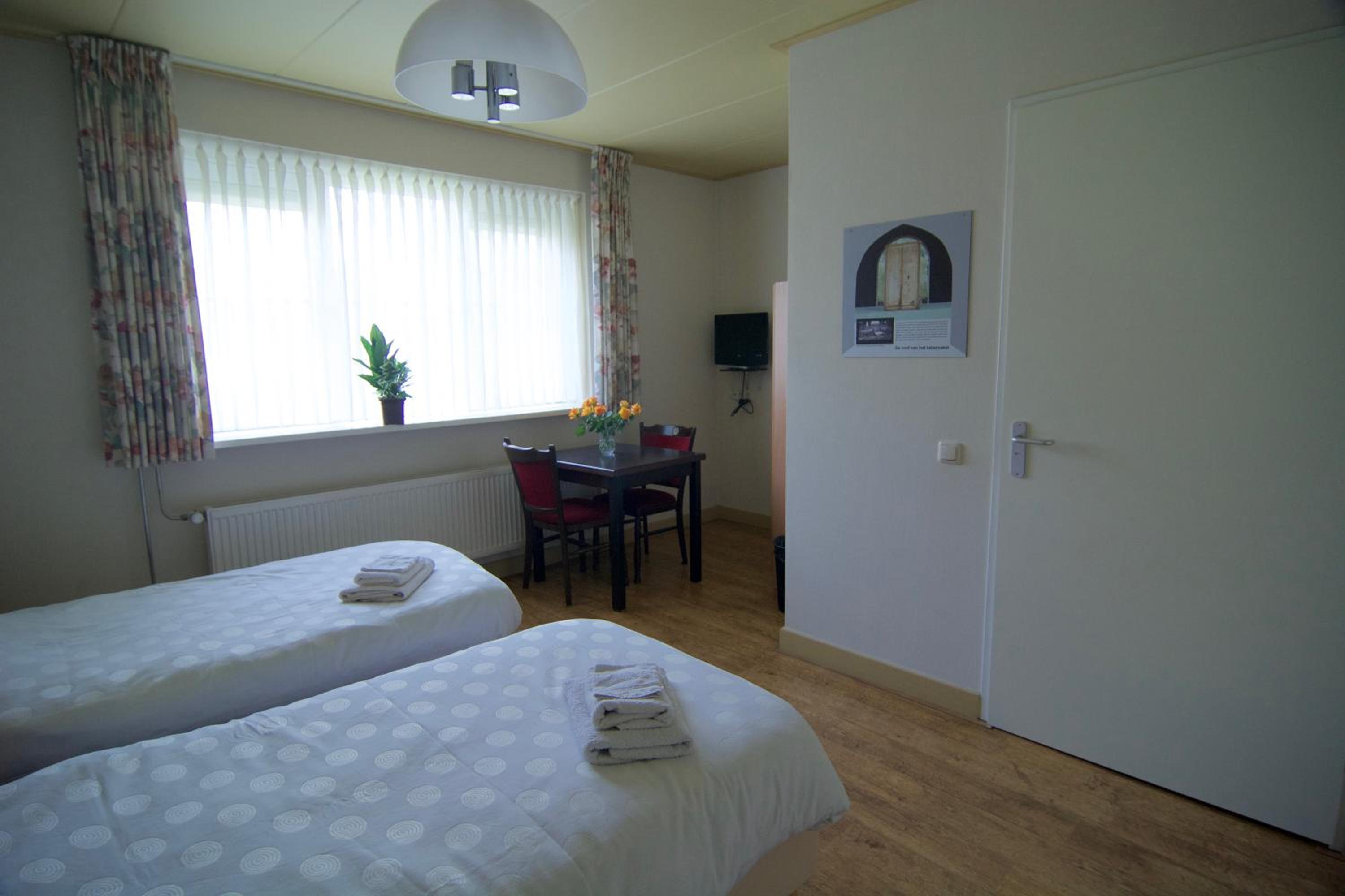 Standard Twin Room photo 2