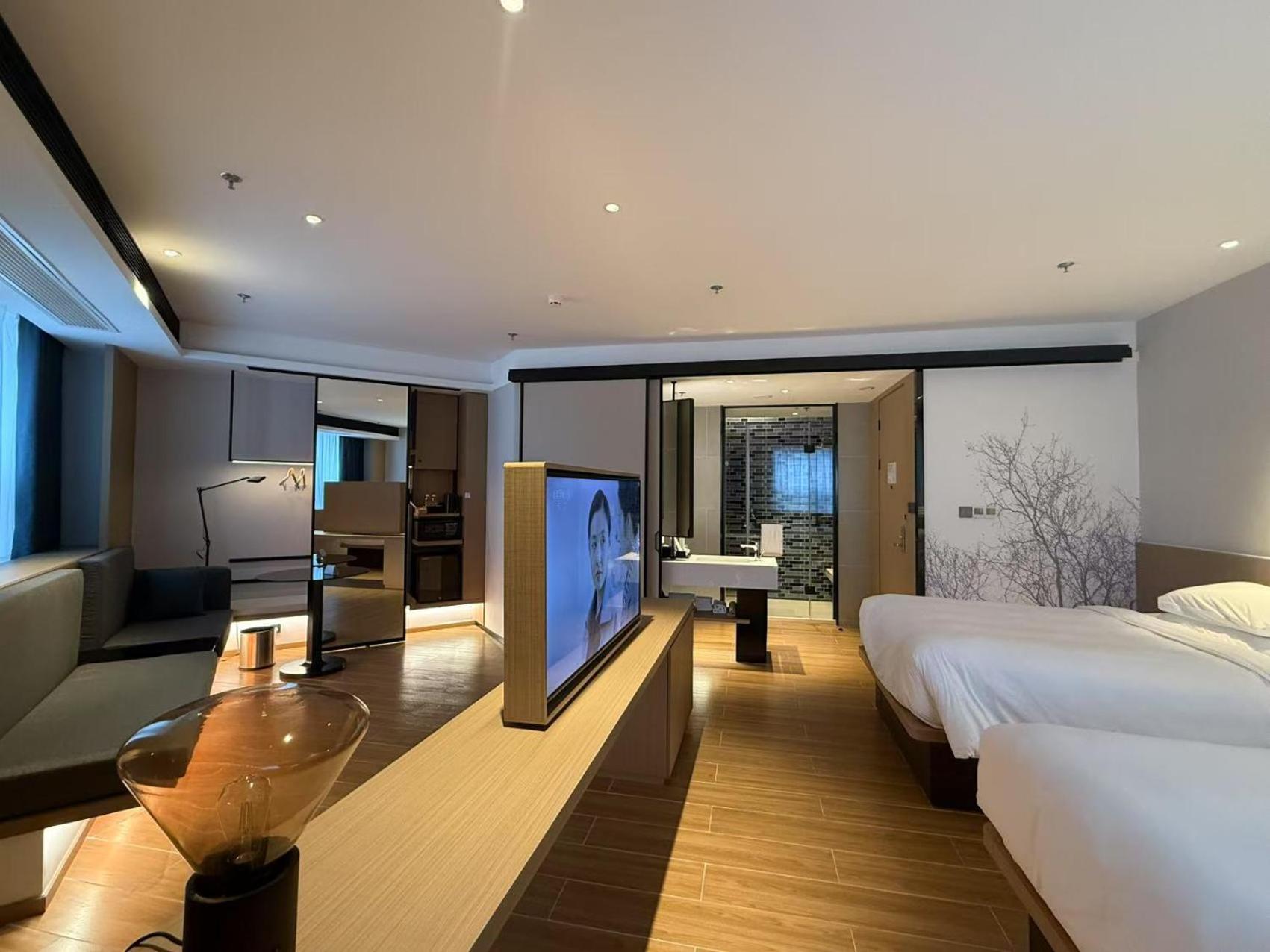 Premium Double Room with Two Double Beds and City View photo 2