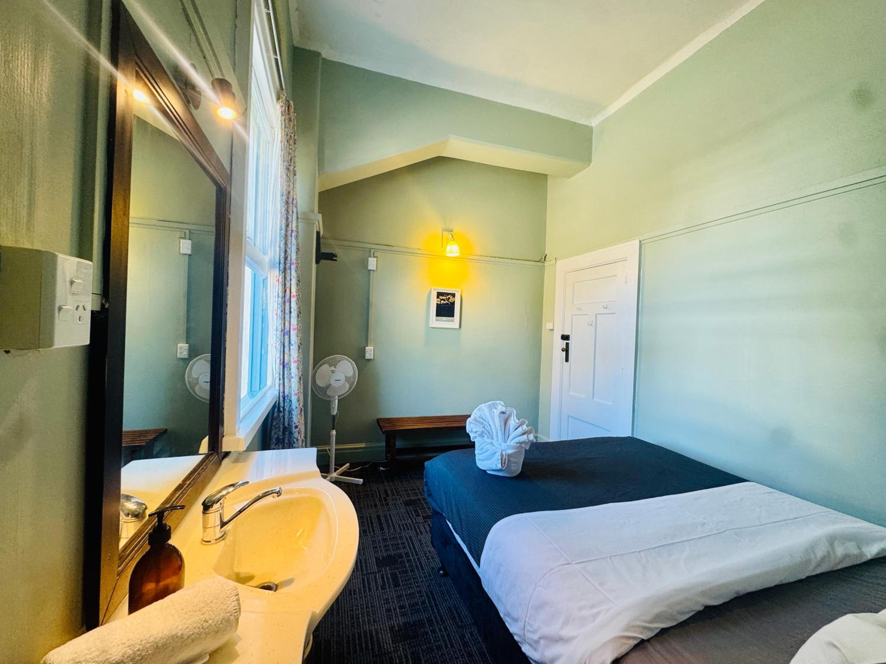 Double Room with Private Bathroom photo 2