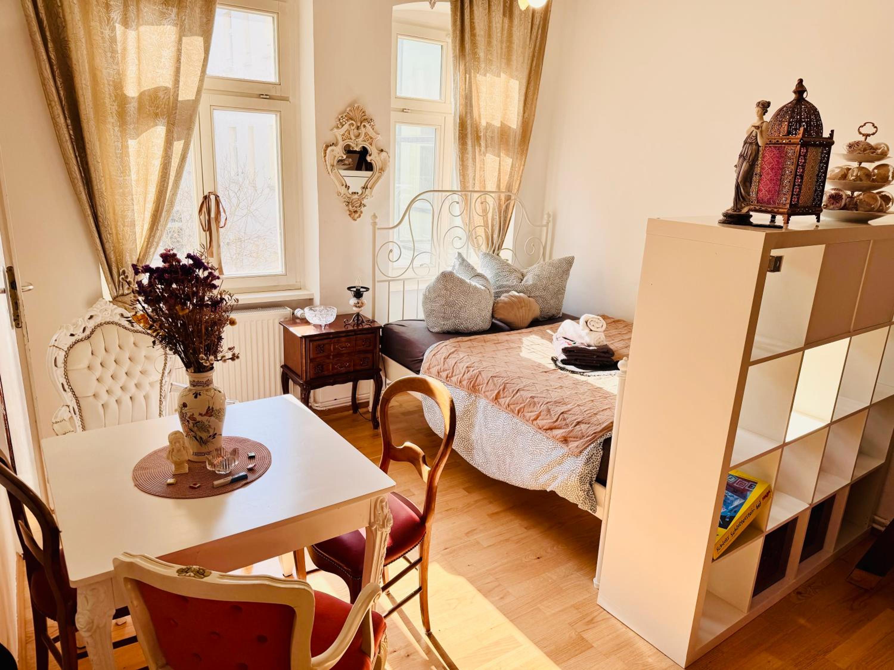 Apartment with Private Bathroom photo 2