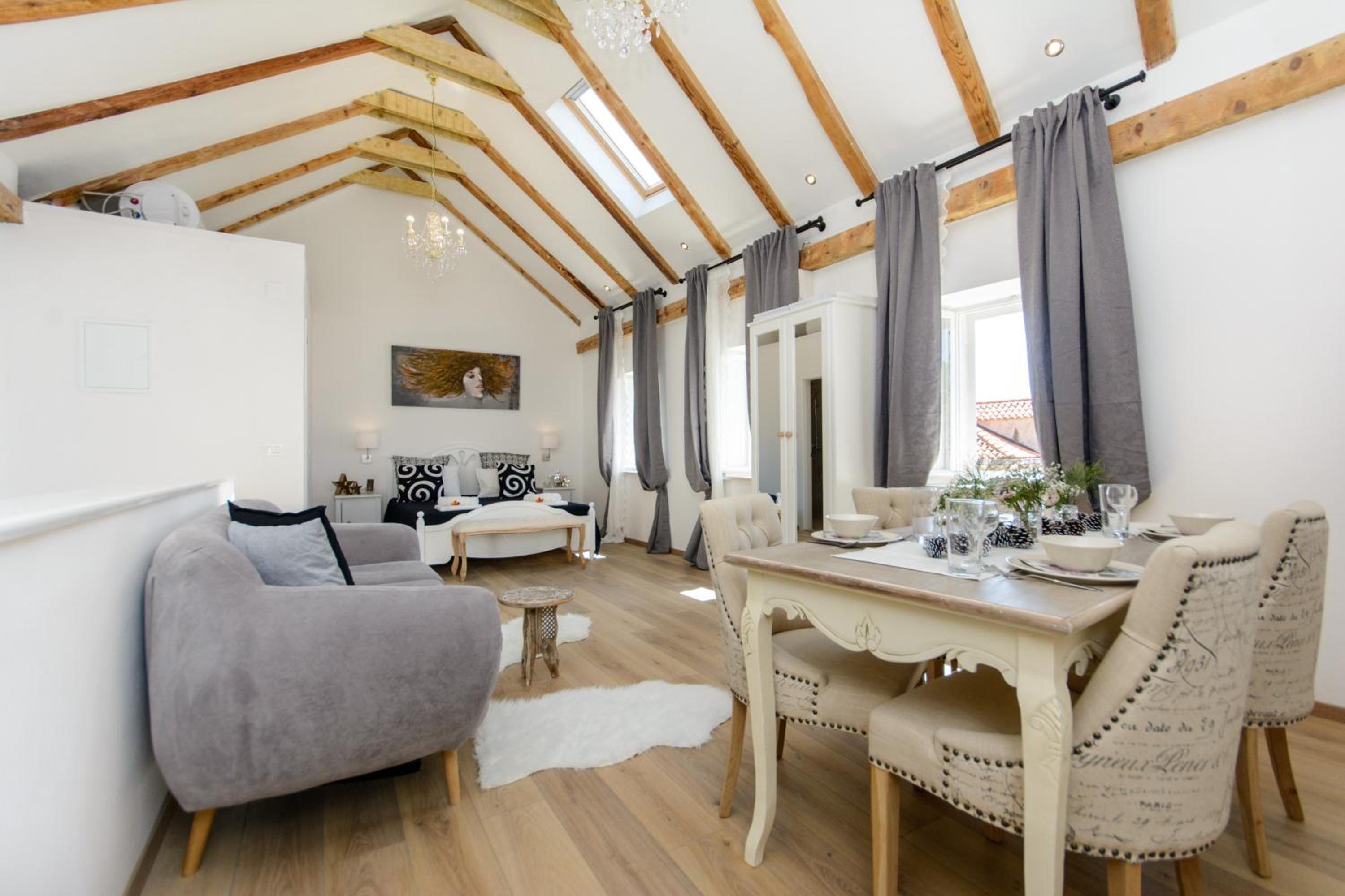 Deluxe Studio with Landmark View