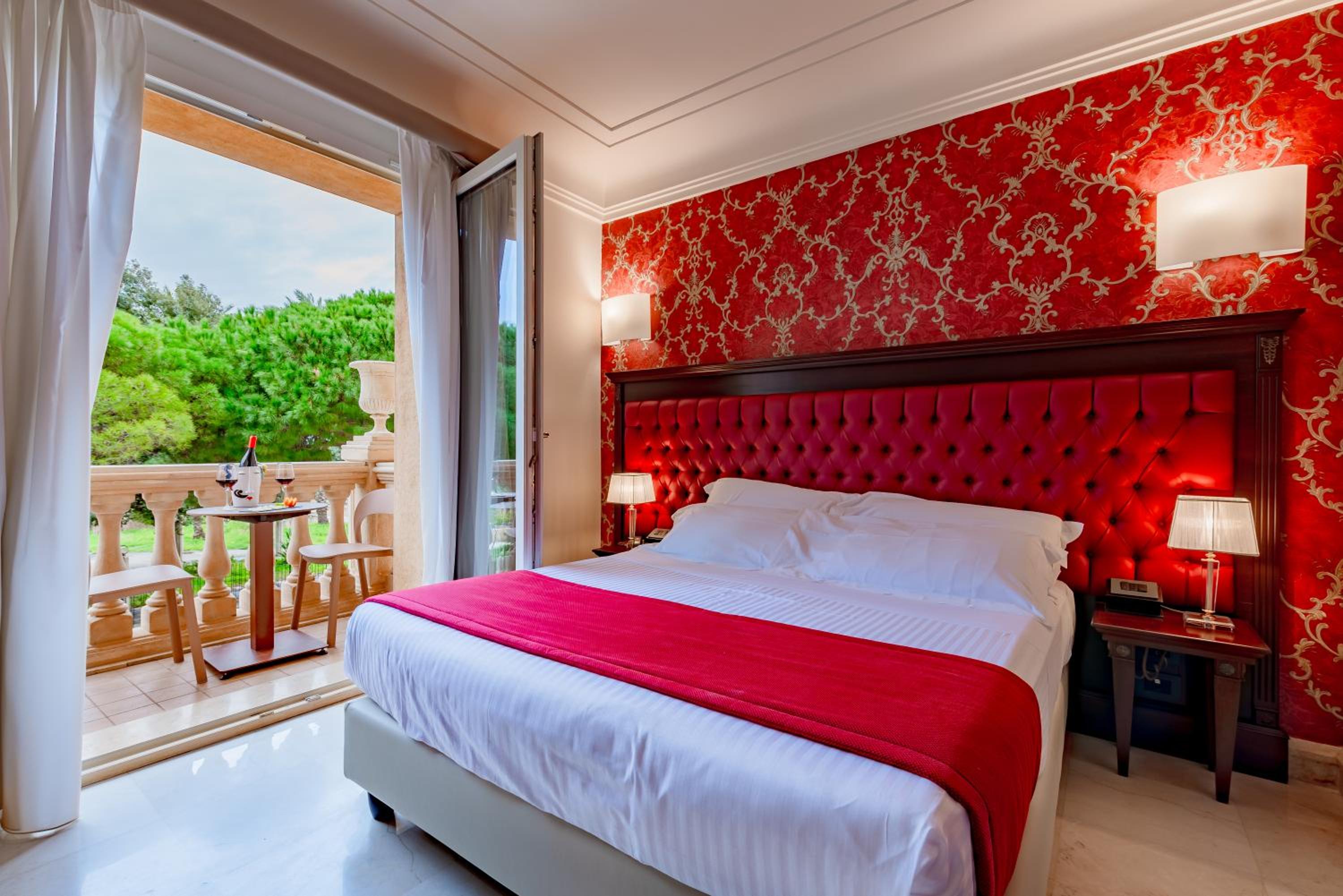 Double or Twin Room with Balcony - Photo 5