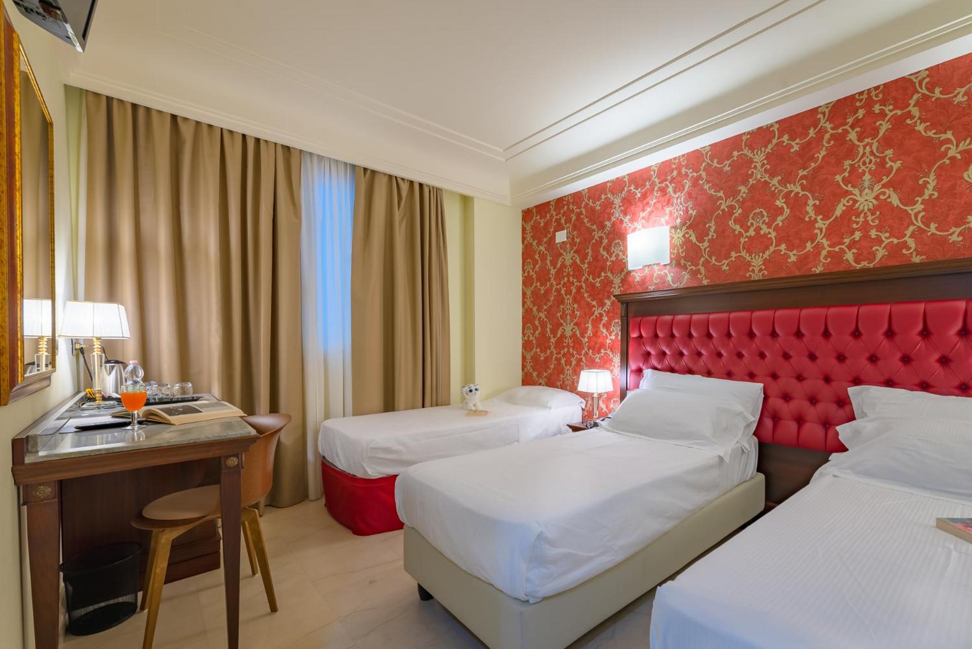 Standard Double or Twin Room - Photo 2