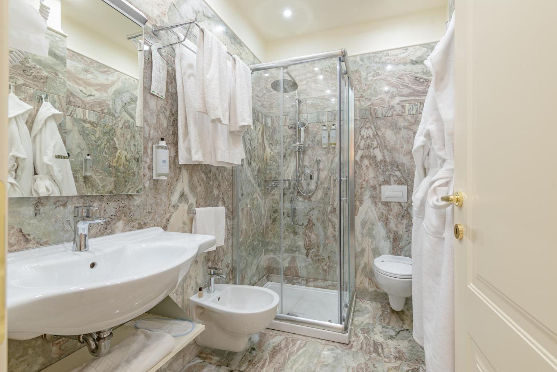 Superior Double or Twin Room with Sea View - Photo 6
