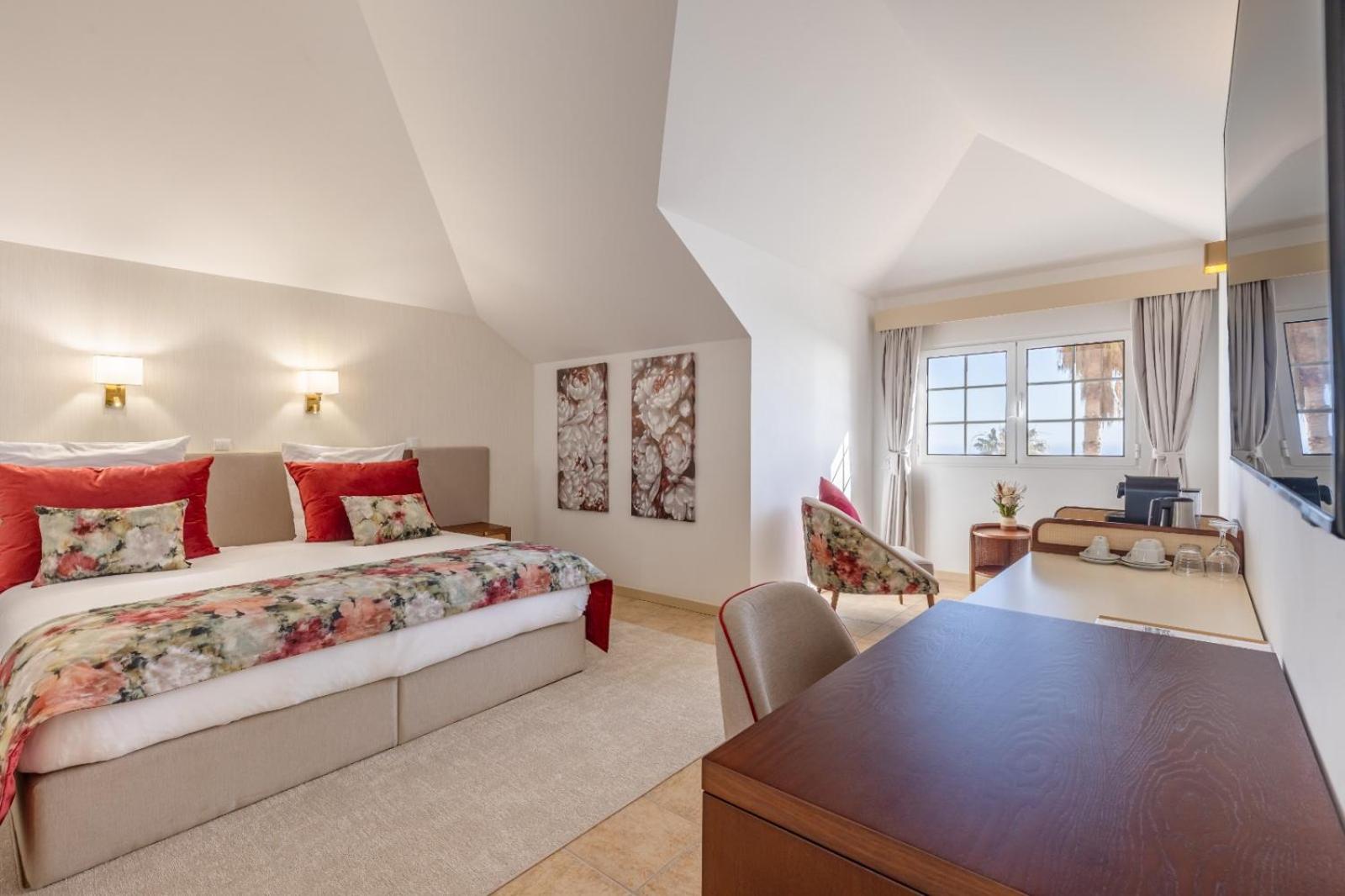 Junior Suite with Ocean View photo 1