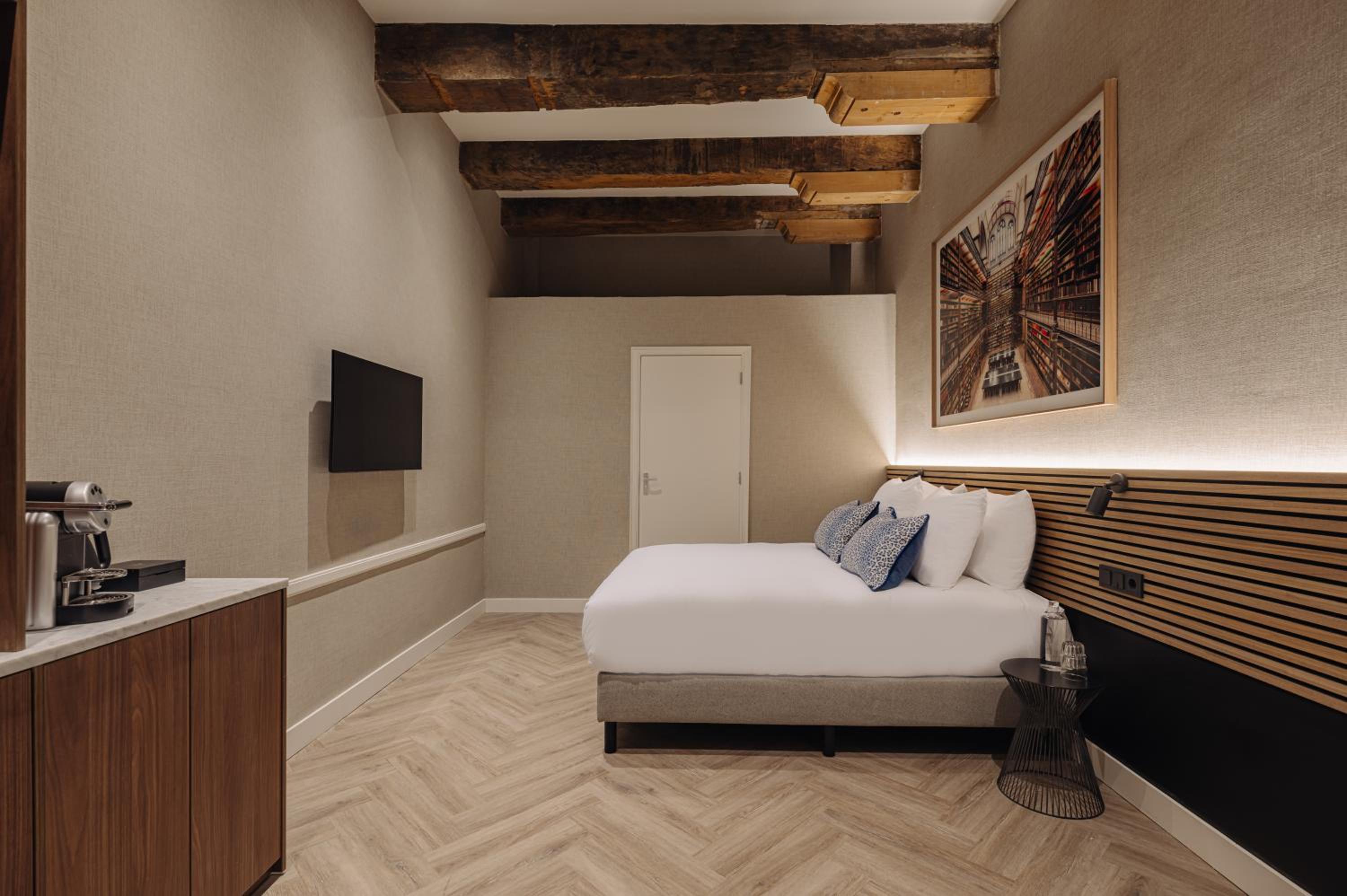 Ground floor double room thumbnail 6