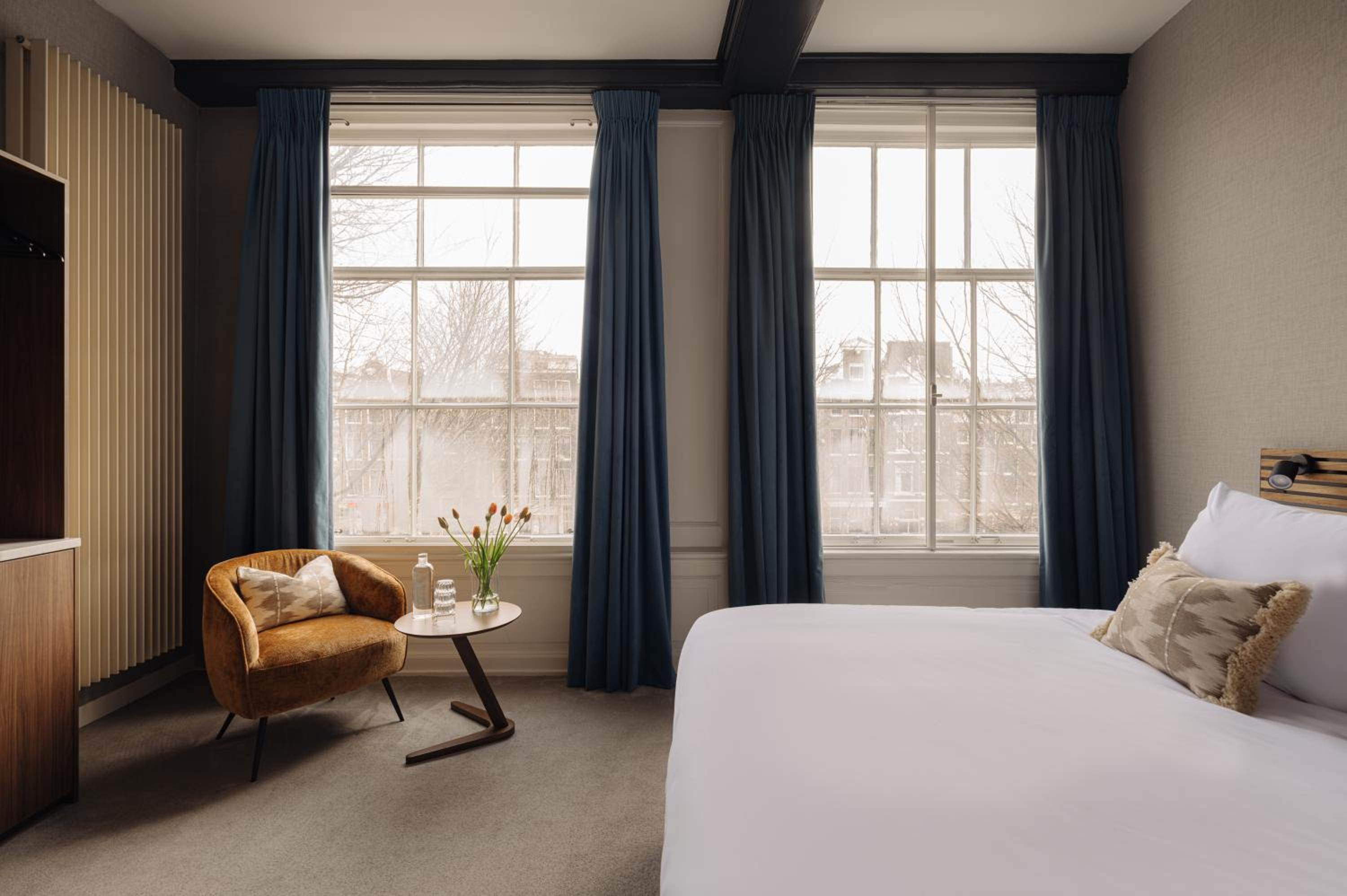 Superior Double room with canal view thumbnail 6