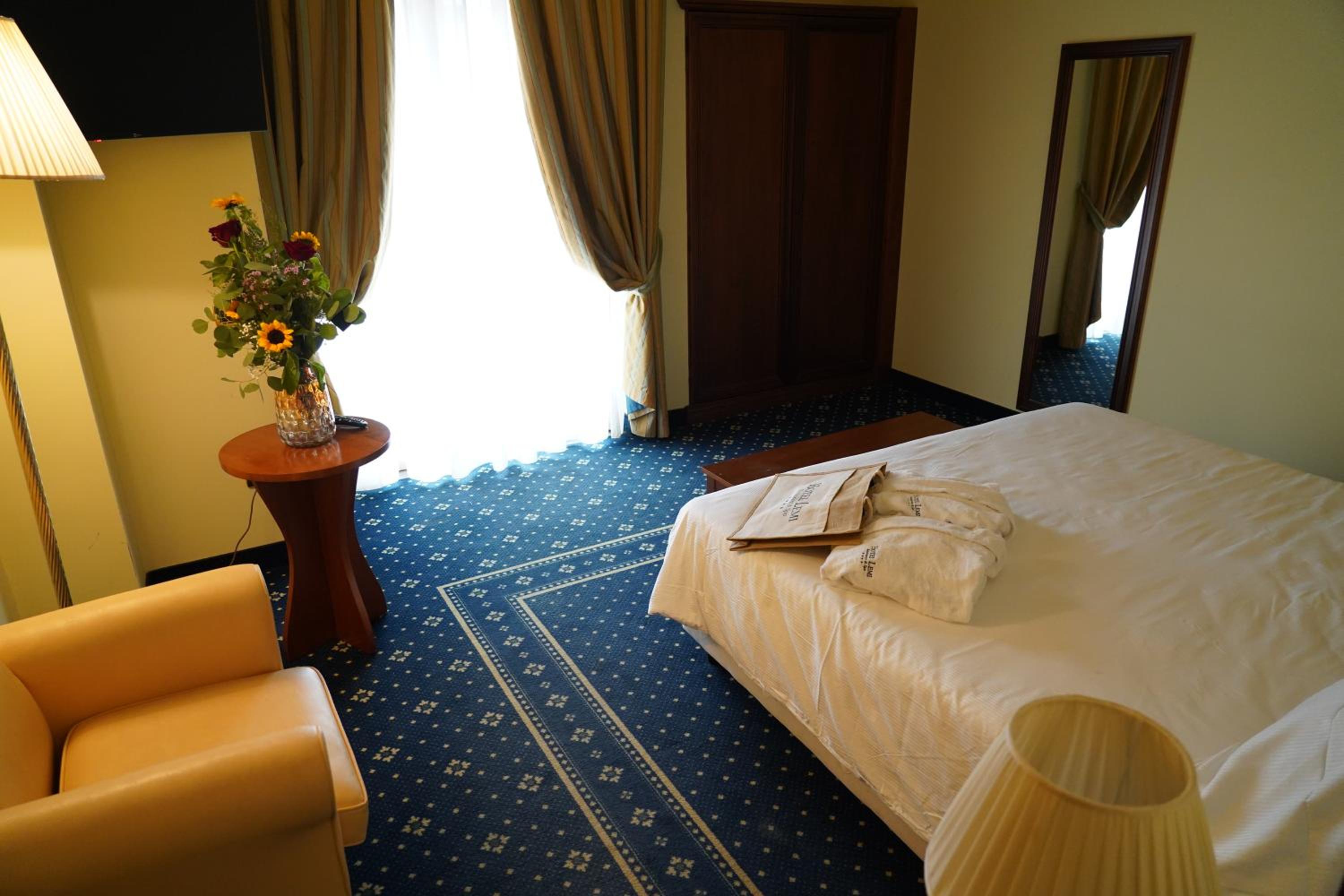 Suite with Spa Access - Photo 2