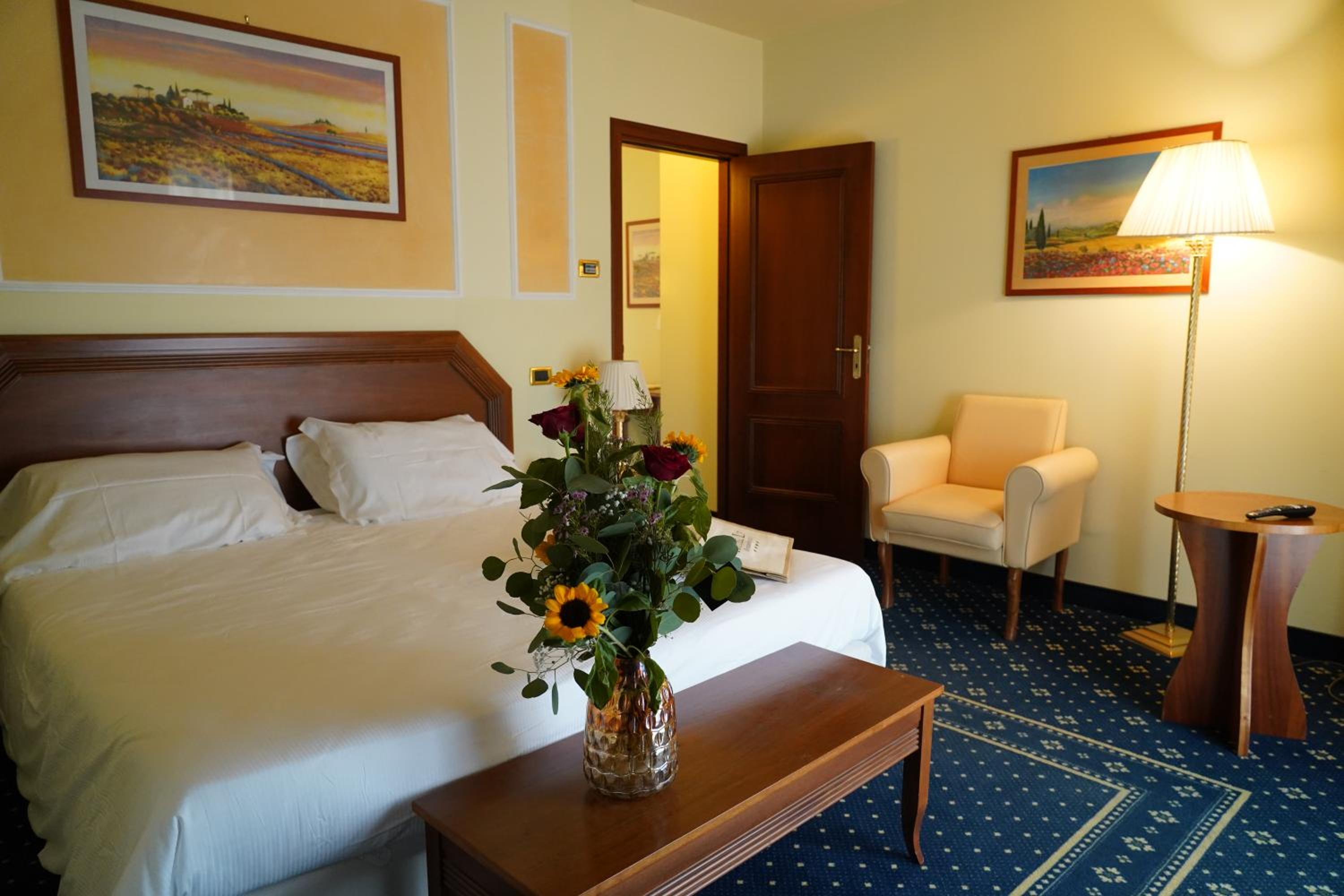 Suite with Spa Access - Photo 1