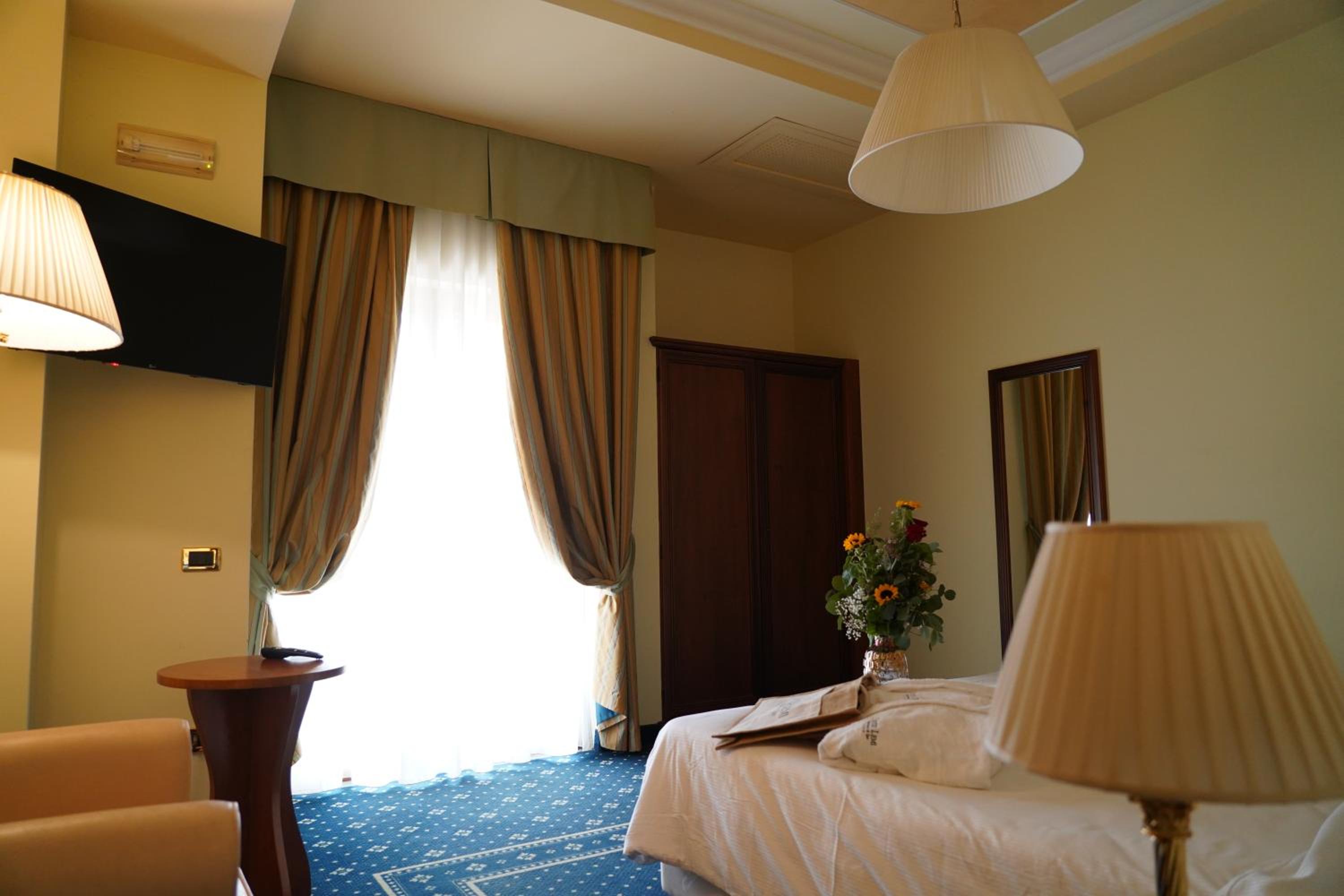 Suite with Spa Access - Photo 4