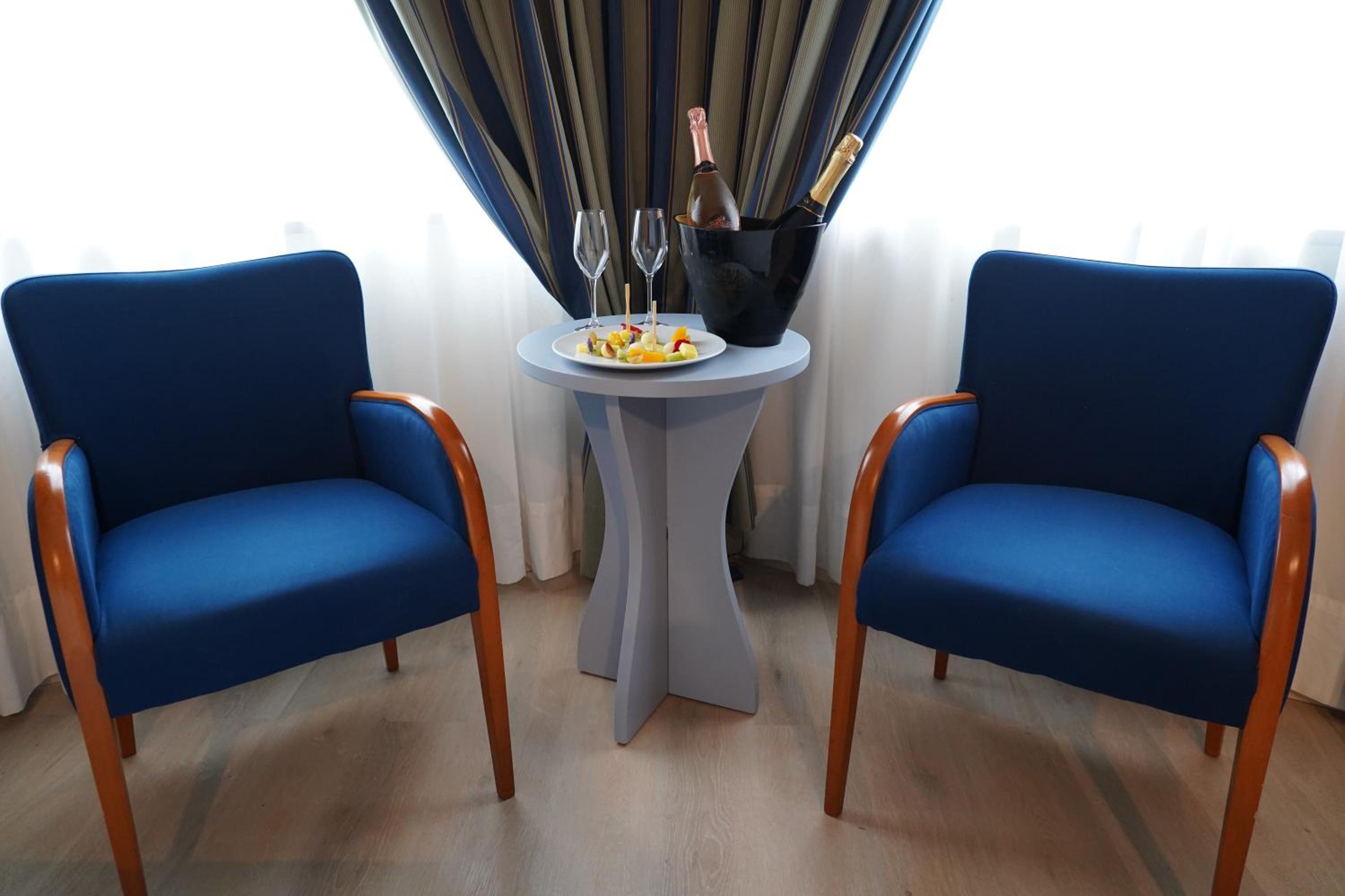 Deluxe Double or Twin Room - Photo 2