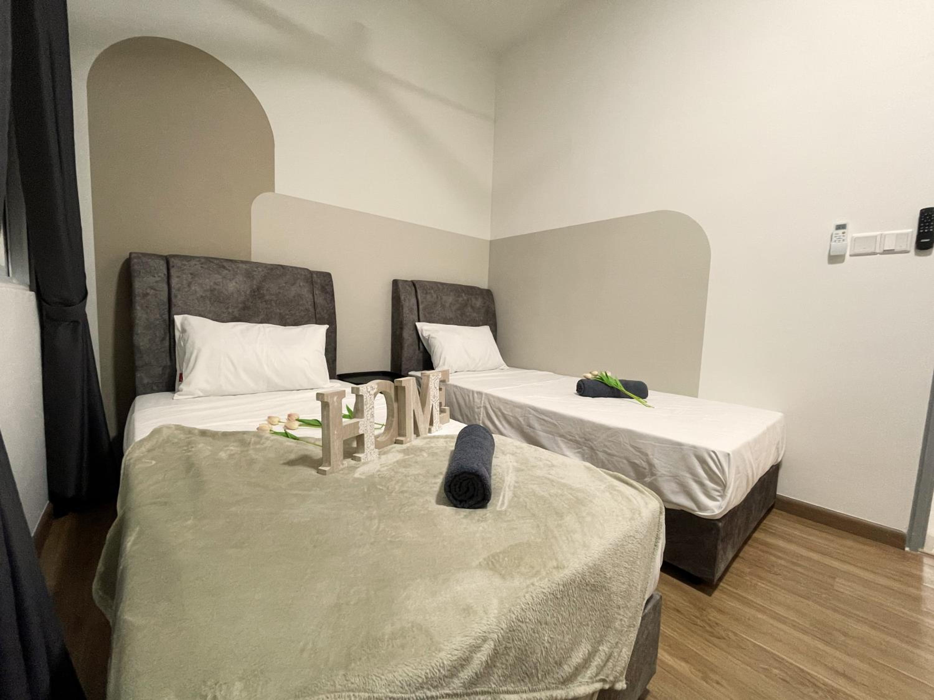 Three-Bedroom Apartment with Balcony - Photo 1