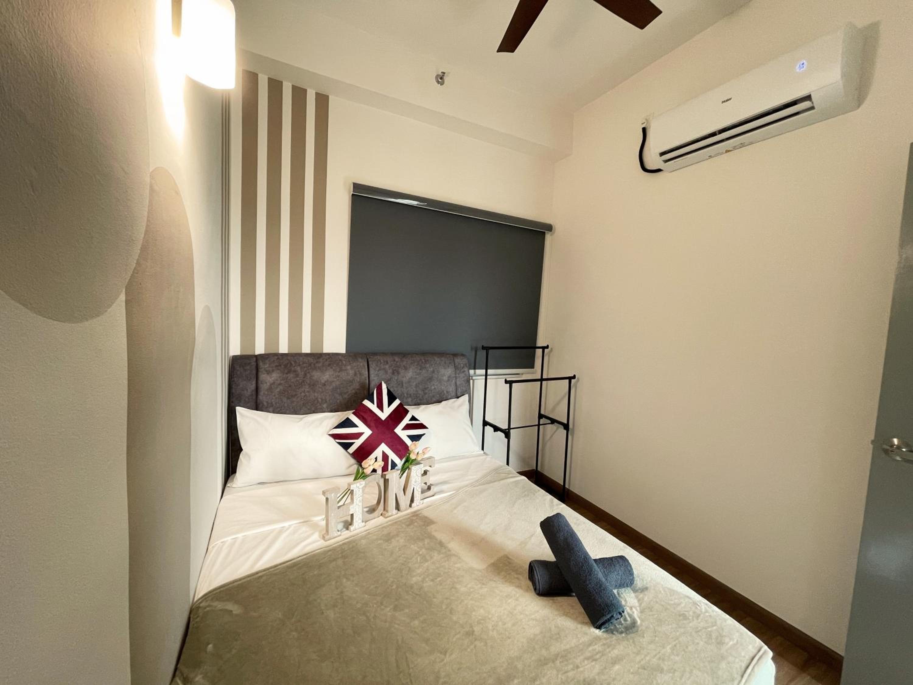 Three-Bedroom Apartment with Balcony - Photo 29
