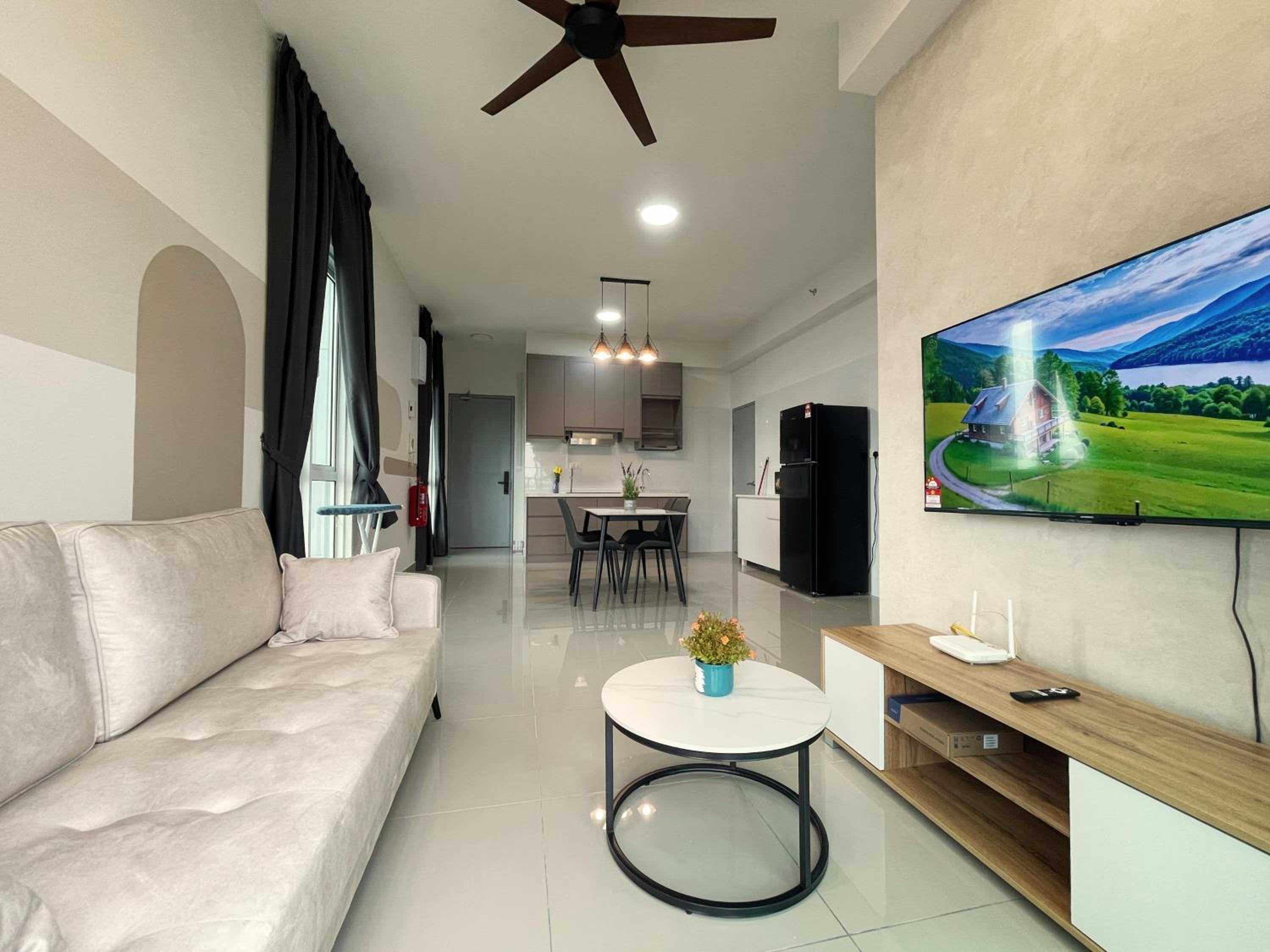 Three-Bedroom Apartment with Balcony - Photo 6